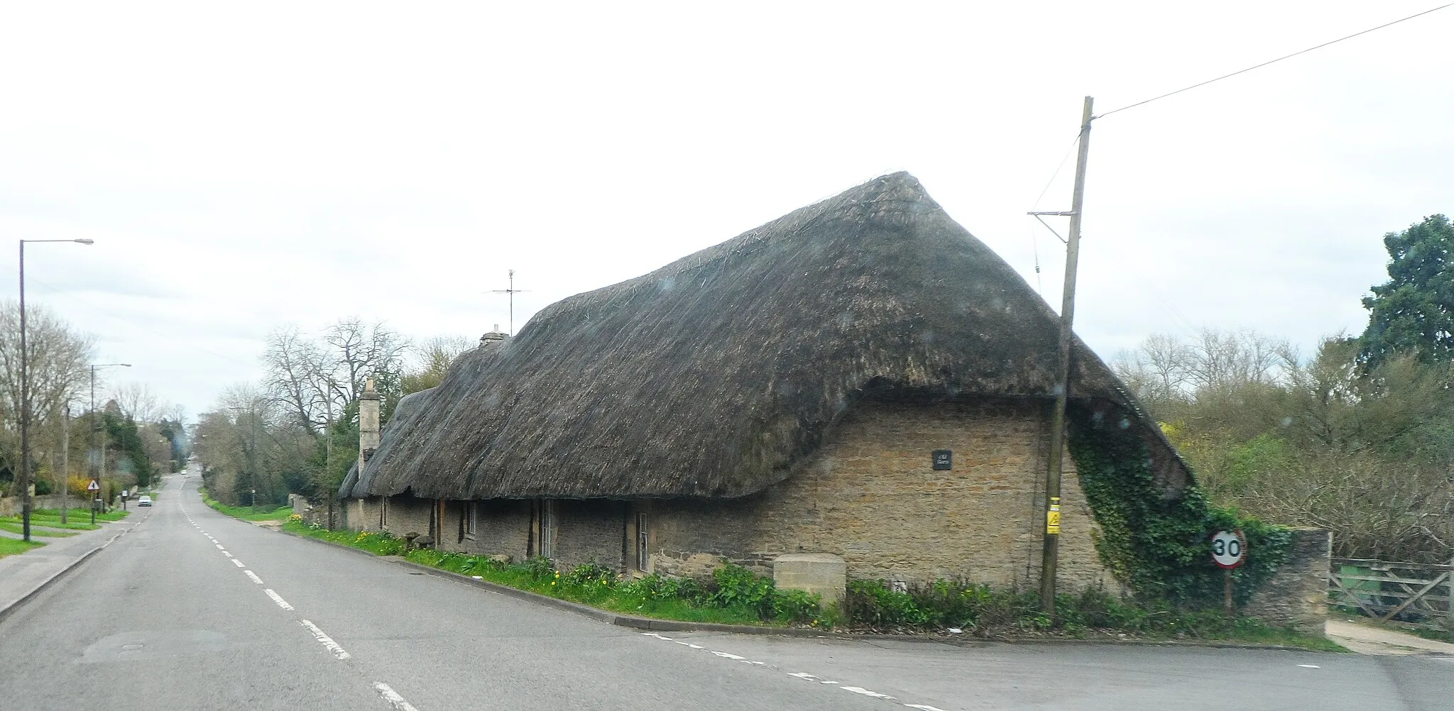 Photo showing: Thatched Barn in Stratton