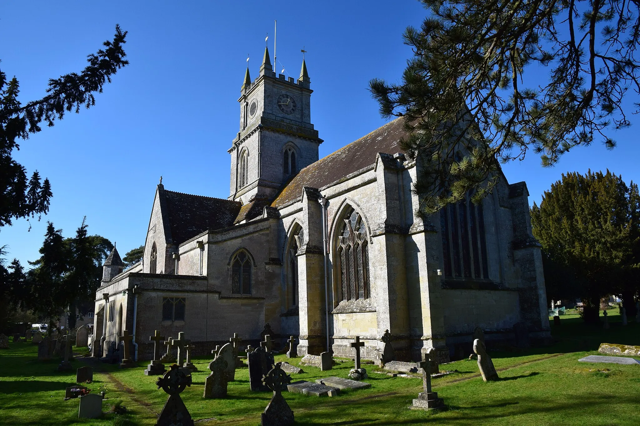 Photo showing: Tisbury Church (St. John the Baptist), Wiltshire, 25 February 2018. Cruciform church with 12th Century Early English core but otherwise 14th/15th Century Perpendicular. The central tower has a 18th Century Georgian top which replaced a stone spire.