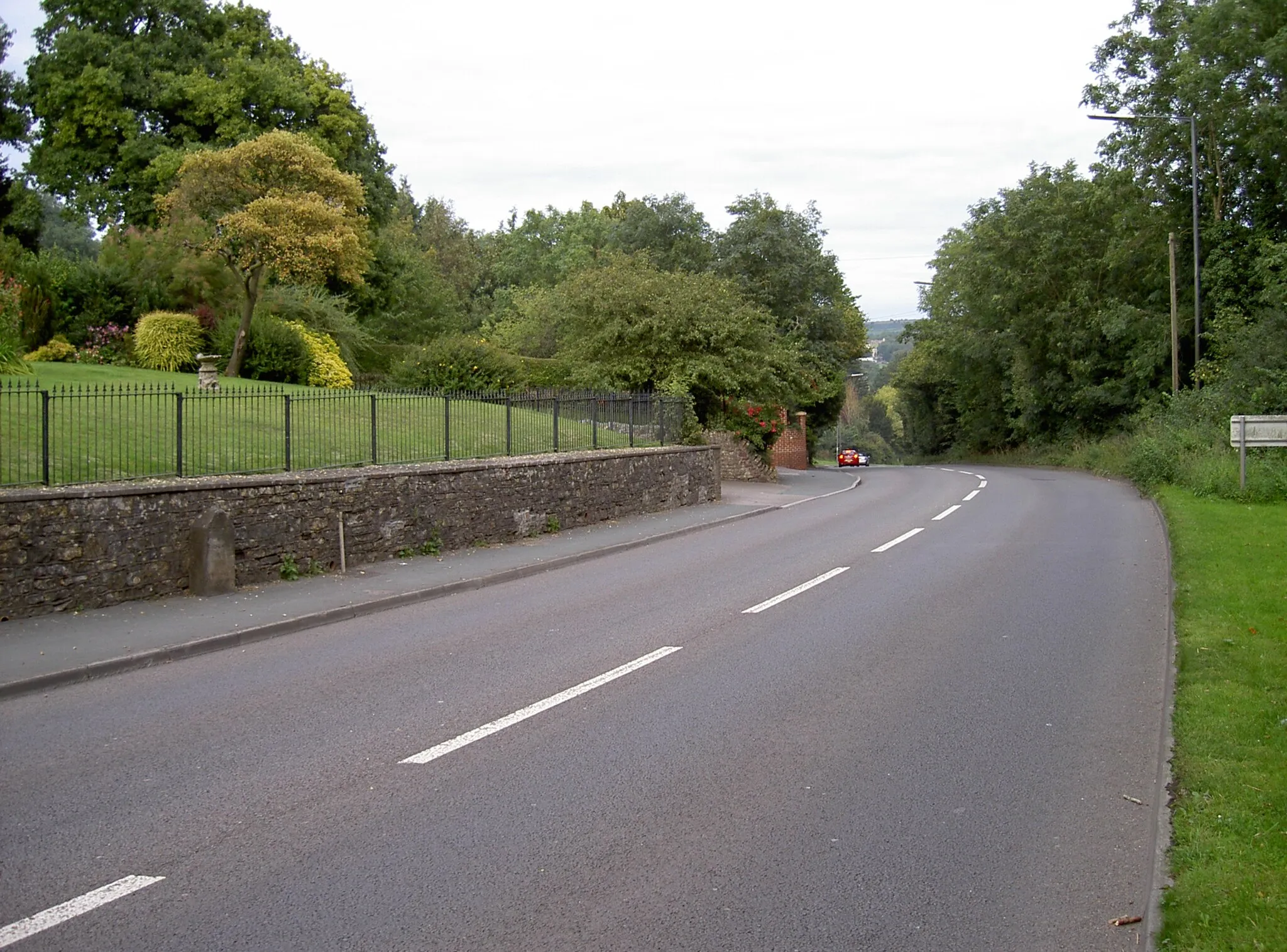 Photo showing: A420 London Road, Wick