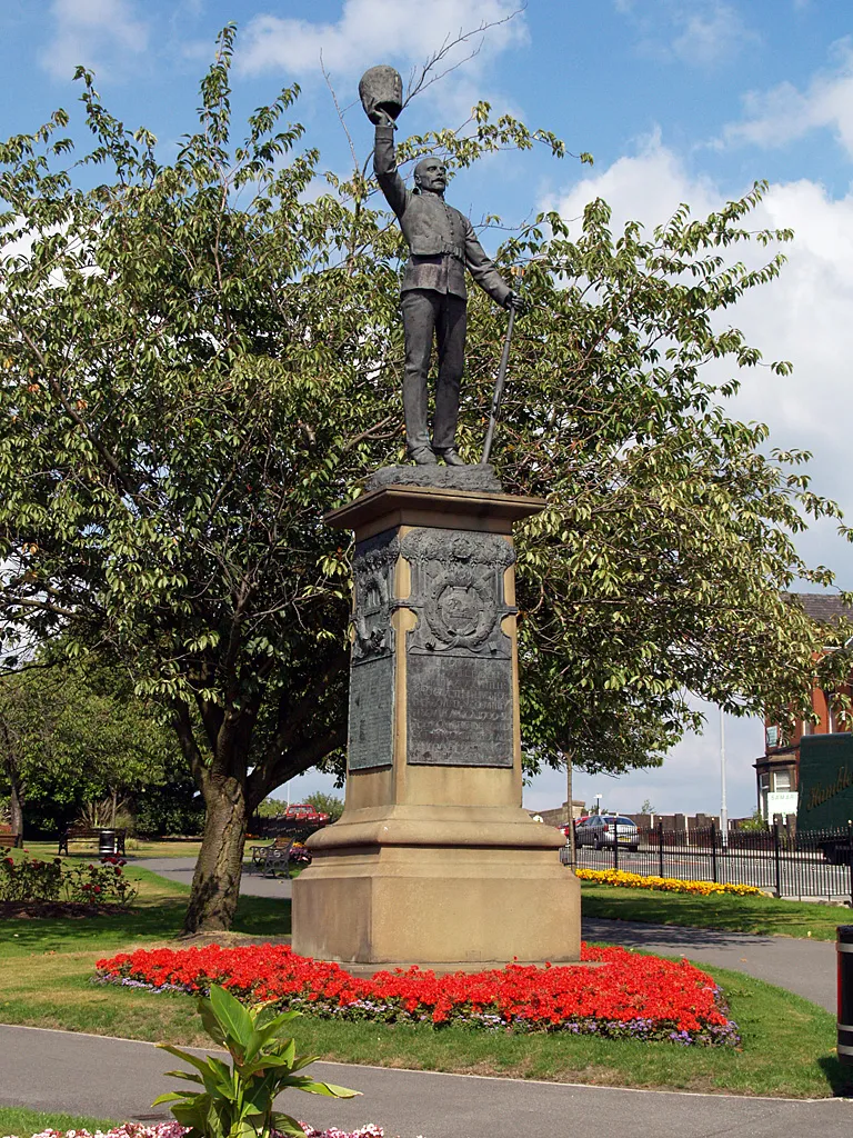 Photo showing: The Lancashire Fusiliers - The 20th of Foot Boer war memorial by sculptor George Frampton in Tower Gardens, Bury, Greater Manchester, England.