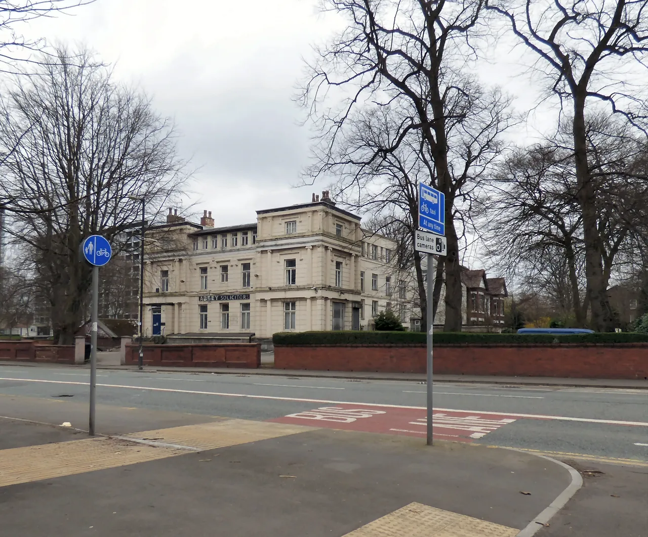 Photo showing: Photograph of Brighton House, Wilmslow Road, Fallowfield, Manchester, England