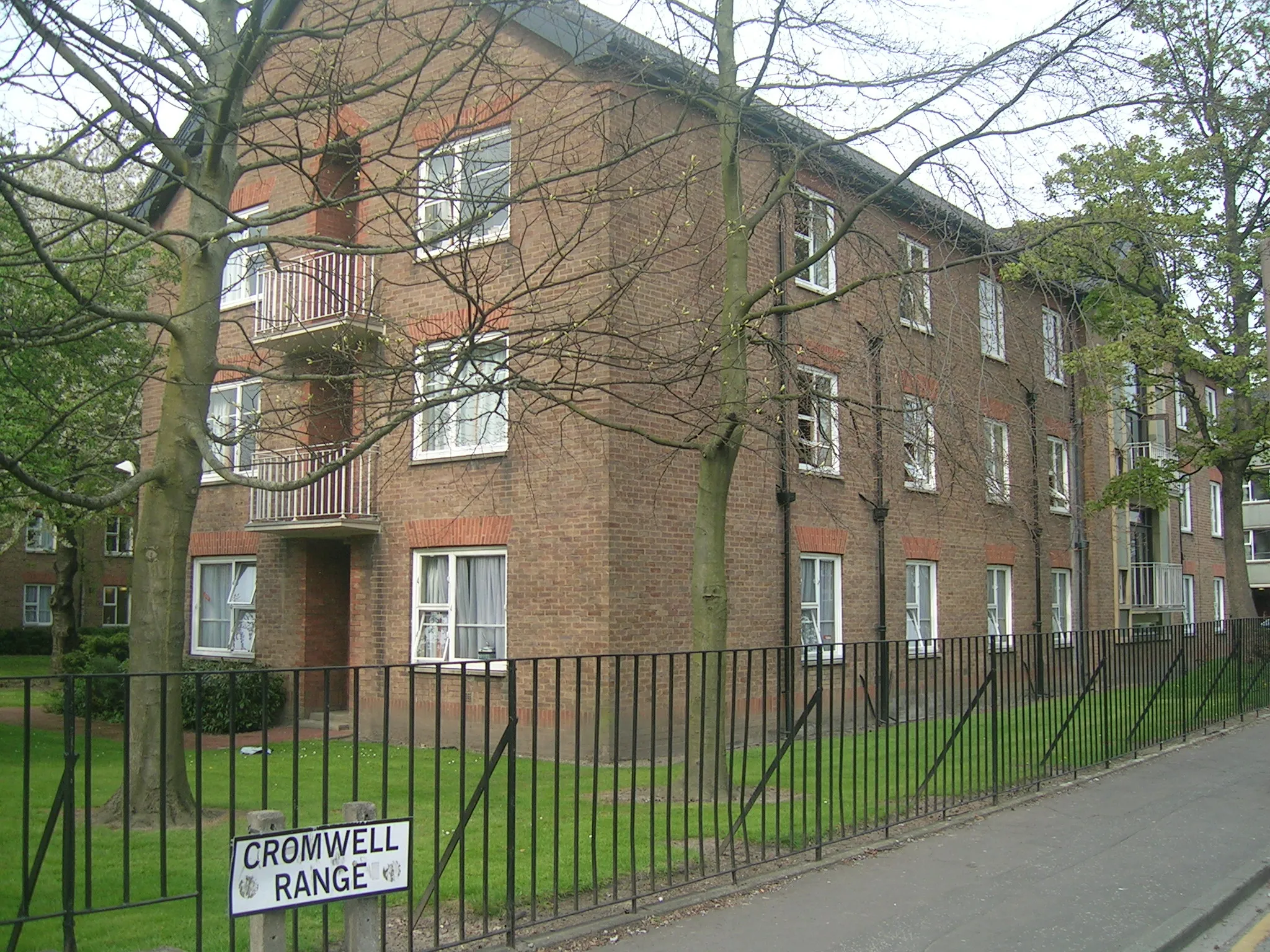 Photo showing: The 'Thomas More' accommodation block of the Allen Hall of residence at the University of Manchester's Fallowfield Campus