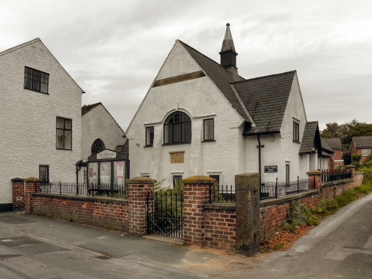 Photo showing: Hale Chapel Hall, Hale Barns