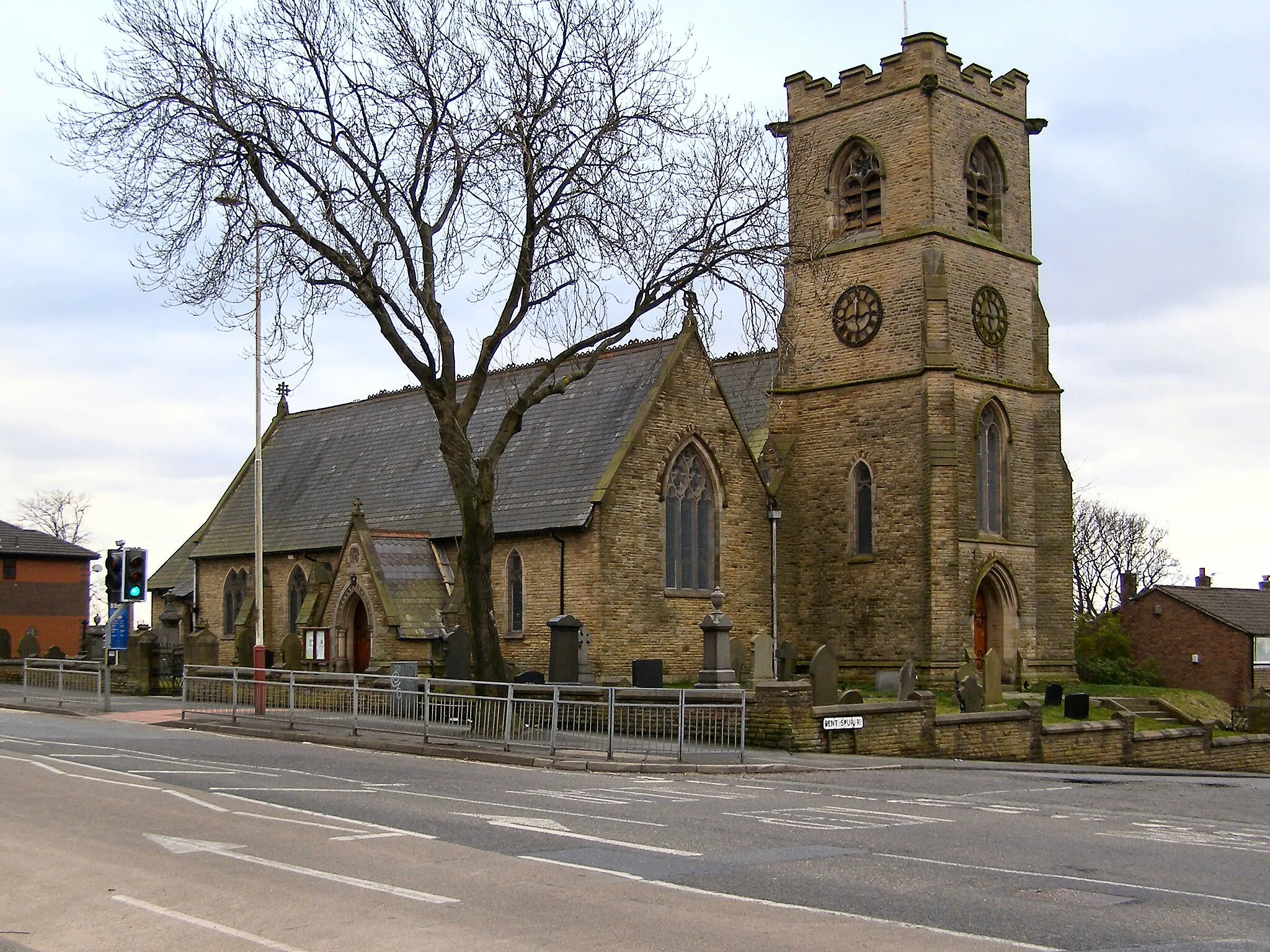 Photo showing: St Stephen's parish church, Manchester Road, Kearsley, Greater Manchester, seen from the northwest