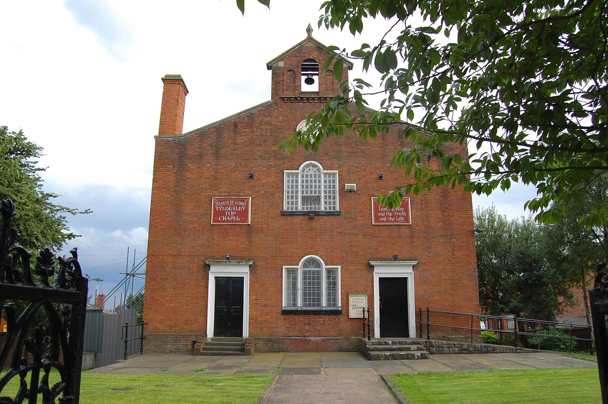 Photo showing: Top Chapel was built in 1798 and was the first place of worship built in Tyldesley, Greater Manchester, England.