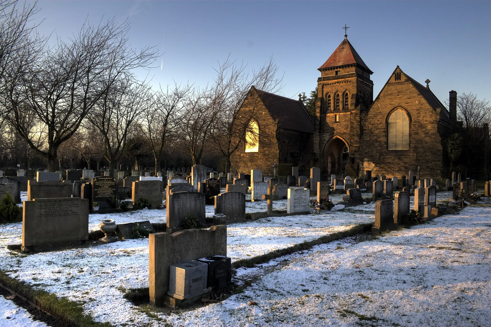 Photo showing: Urmston Cemetery, HDR