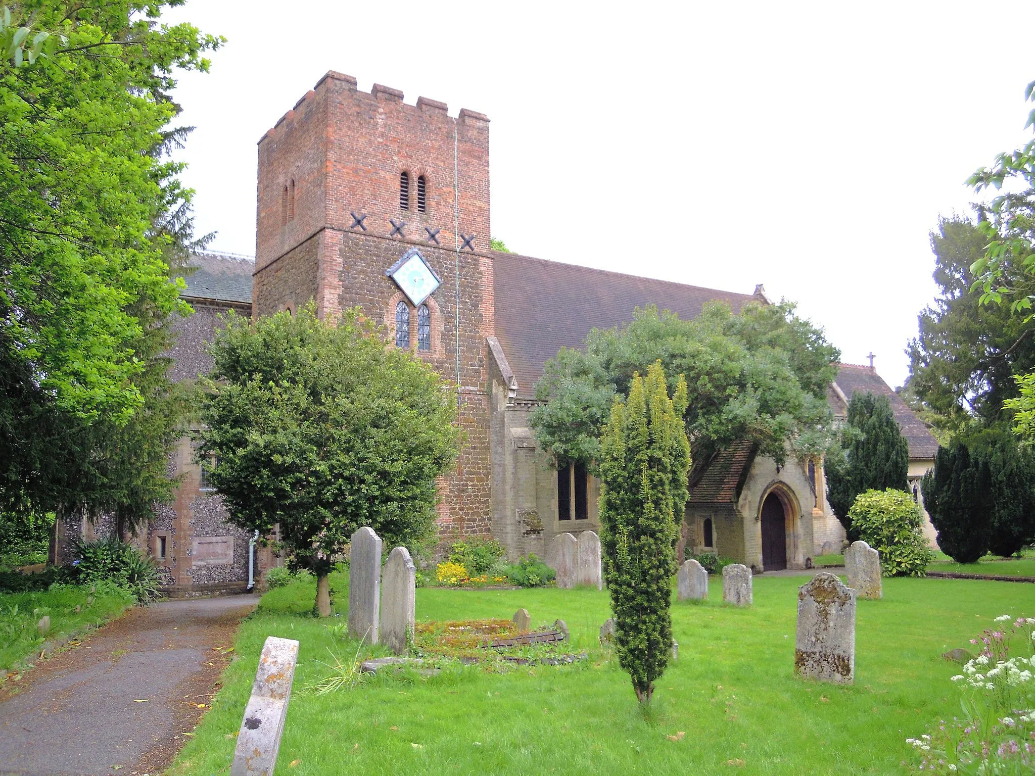 Photo showing: The exterior of Church of St Michael the Archangel in Aldershot in Hampshire