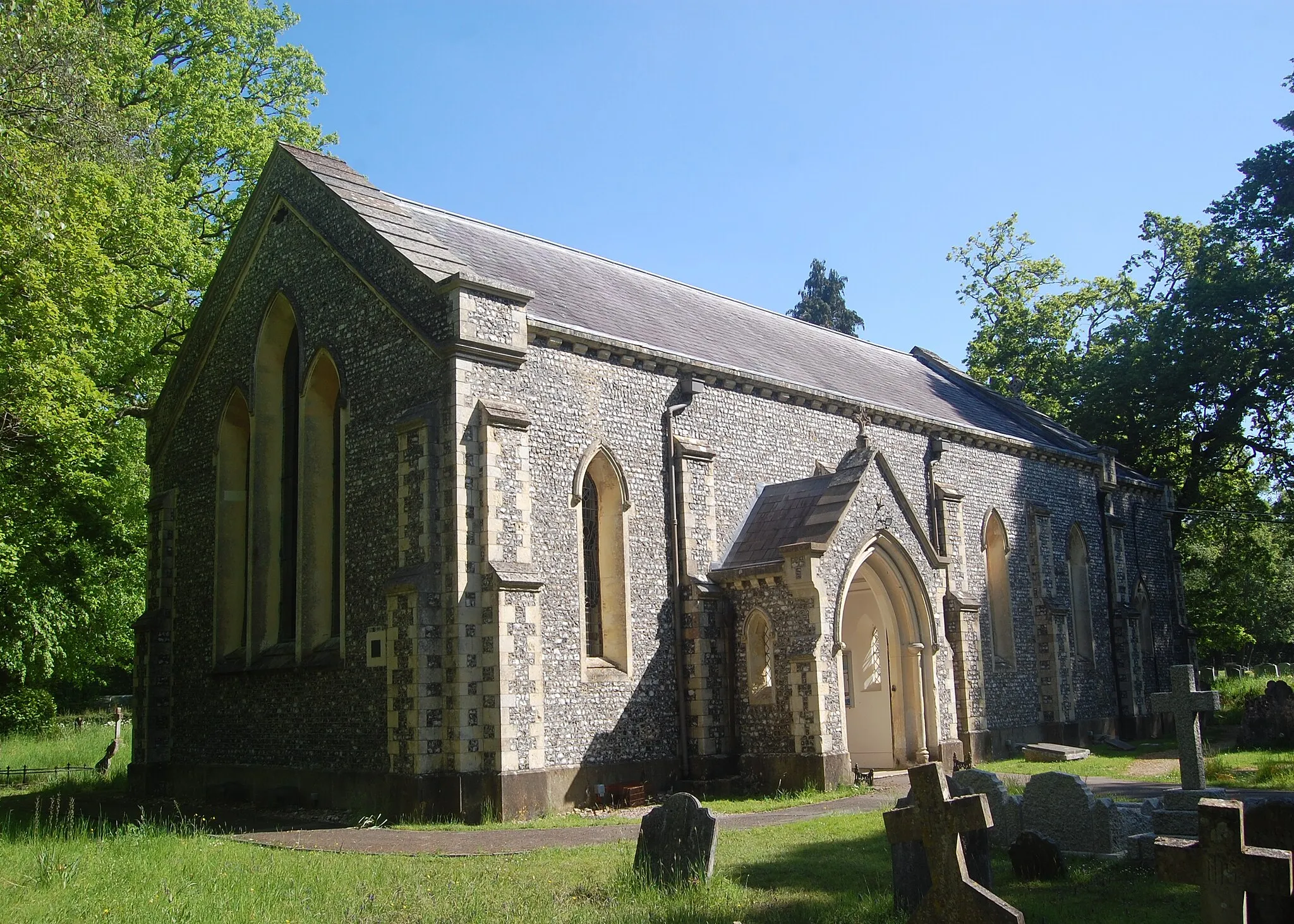 Photo showing: Holy Trinity Church, Main Road, Colden Common, City of Winchester District, Hampshire, England.