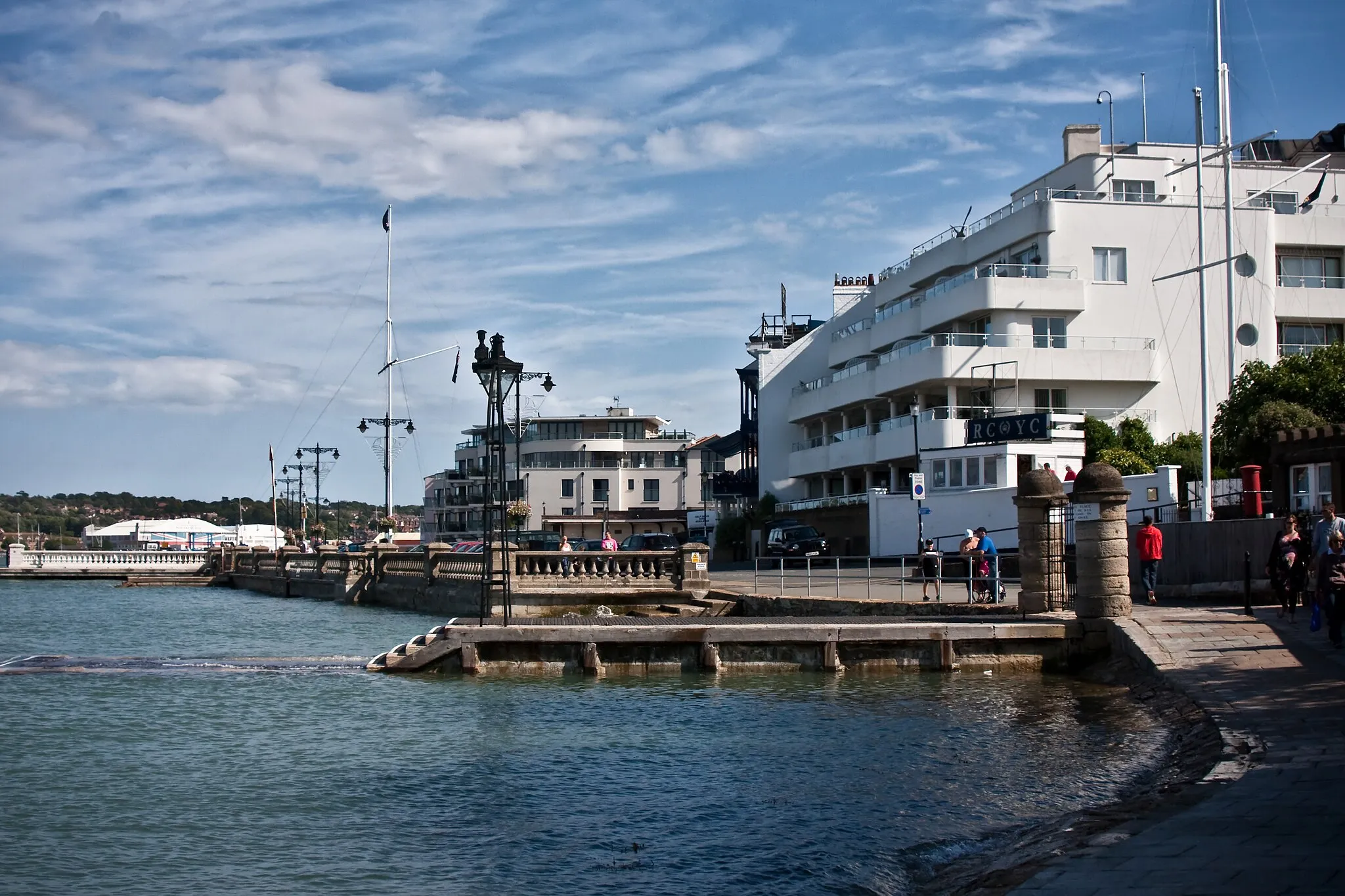 Photo showing: A view of Cowes from the esplanade.