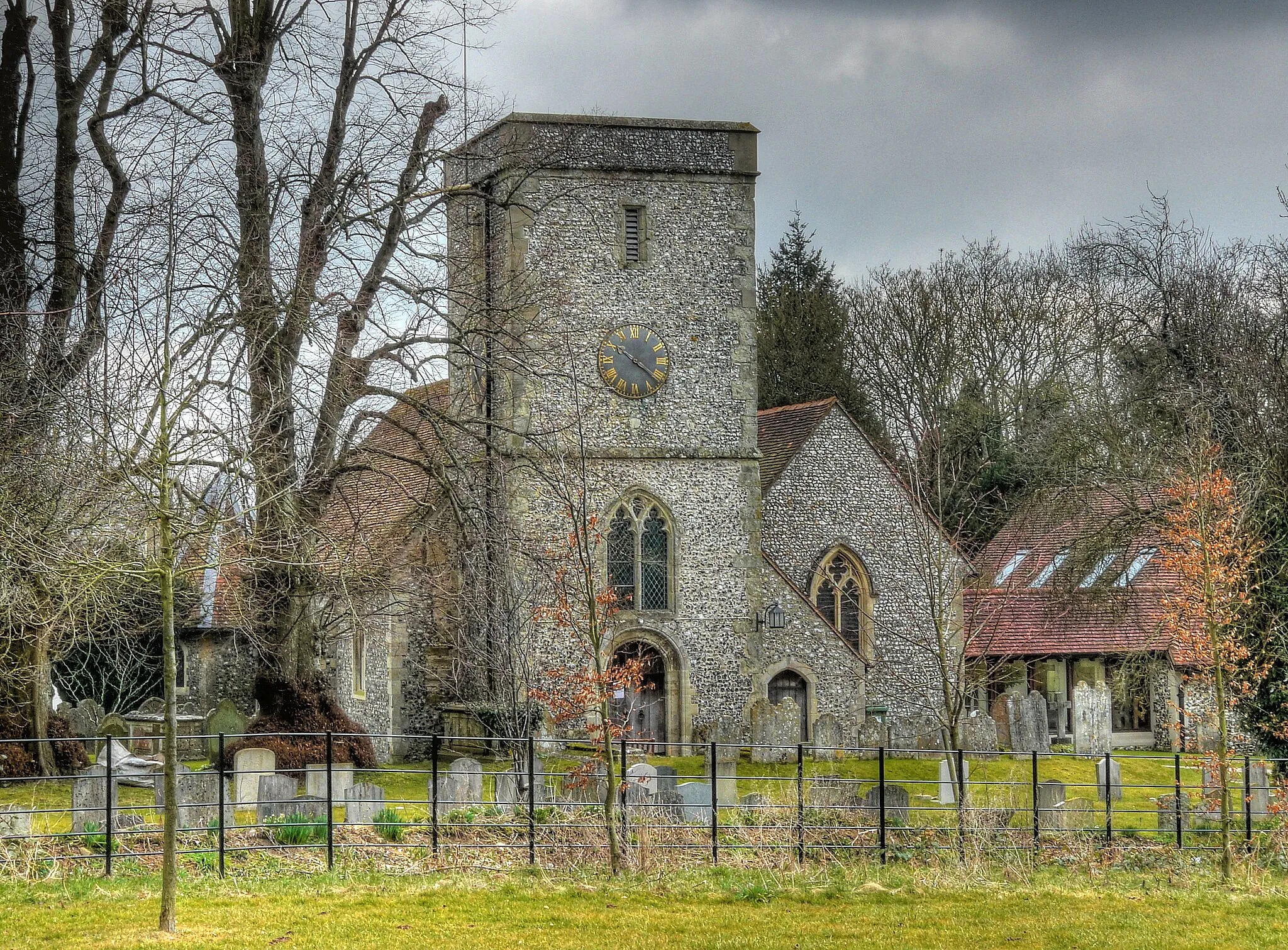 Photo showing: View of St Mary's Parish Church, Kings Worthy, Hampshire from the west