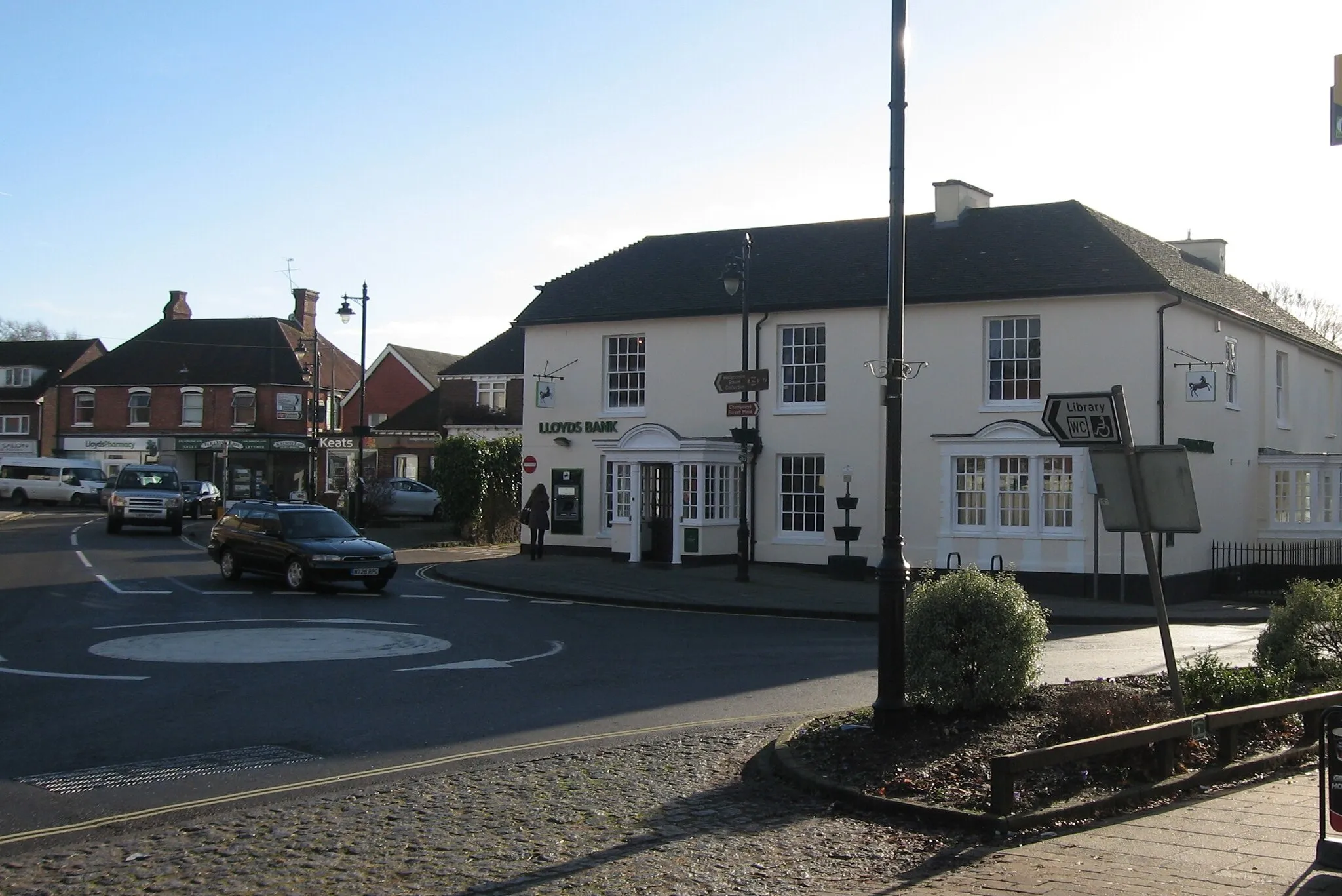 Photo showing: The Square, Liphook