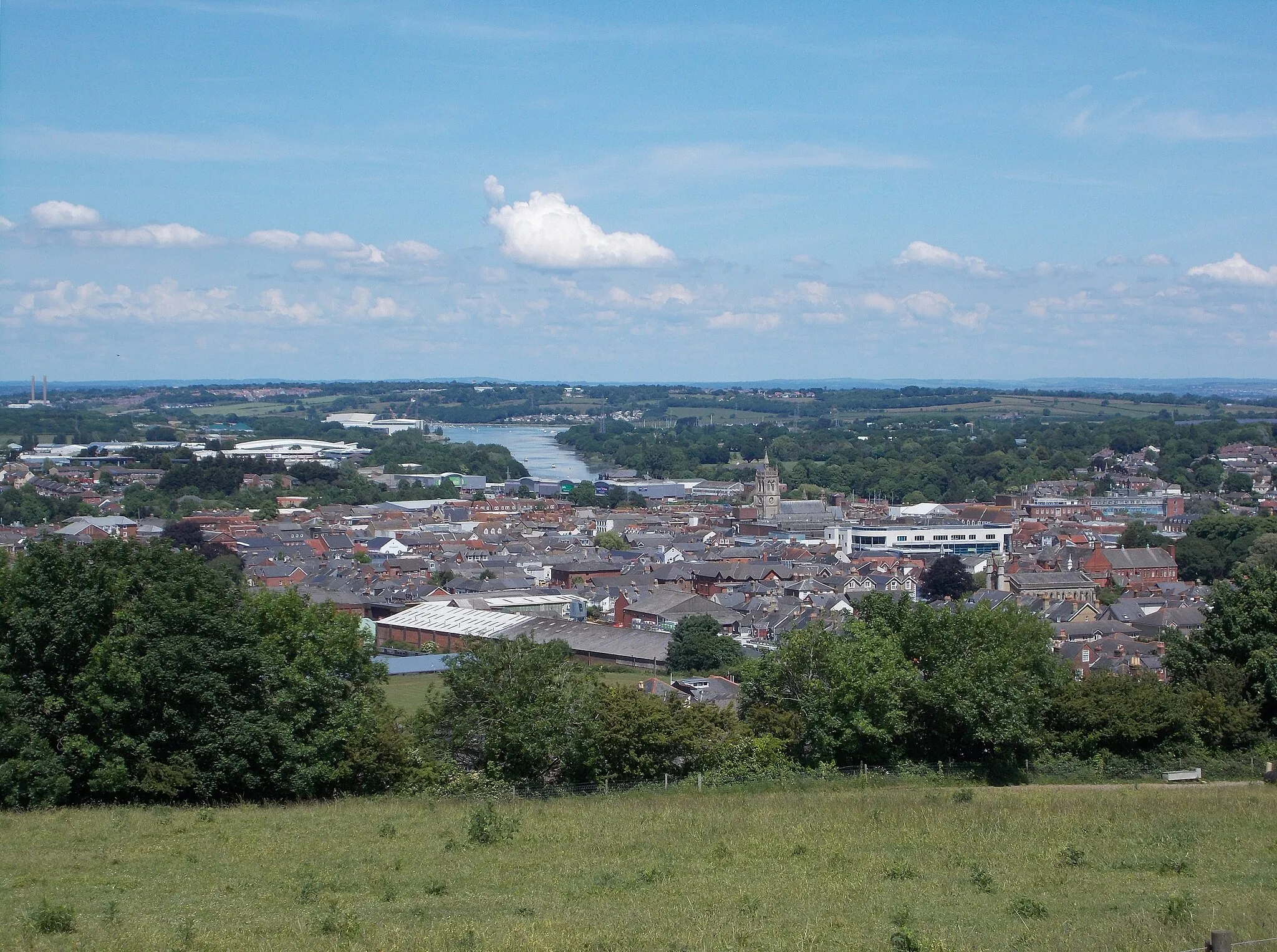 Photo showing: View of Newport, Isle of Wight, UK, looking approximately north from Mount Joy