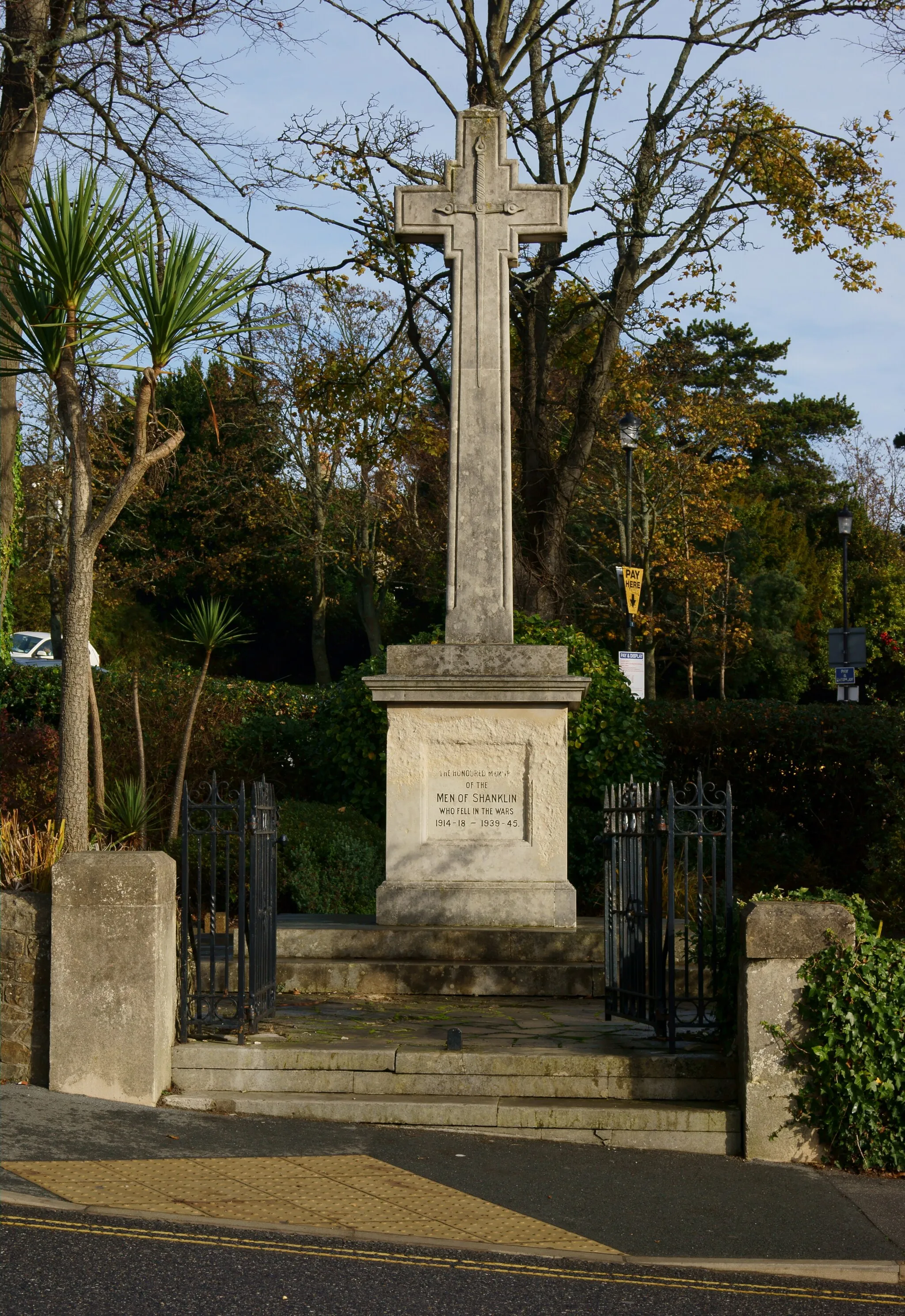 Photo showing: War Memorial, Shanklin, Isle of Wight