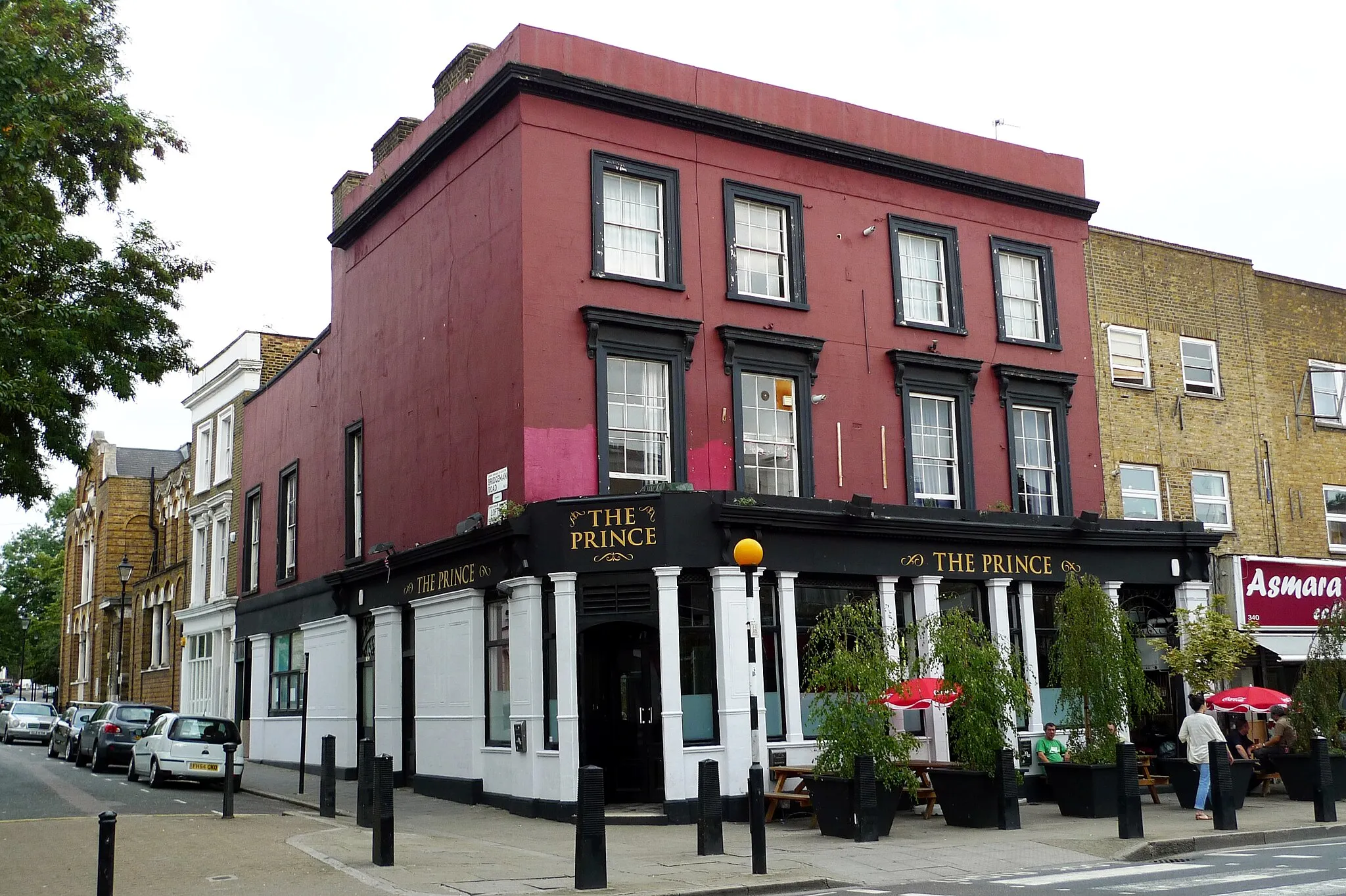 Photo showing: A pub on Caledonian Road, done up since its previous incarnation. (Photo of it as the Islington.)
Address: 342 Caledonian Road.
Former Name(s): Islington; The Prince of Wales.
Links:

London Pubology