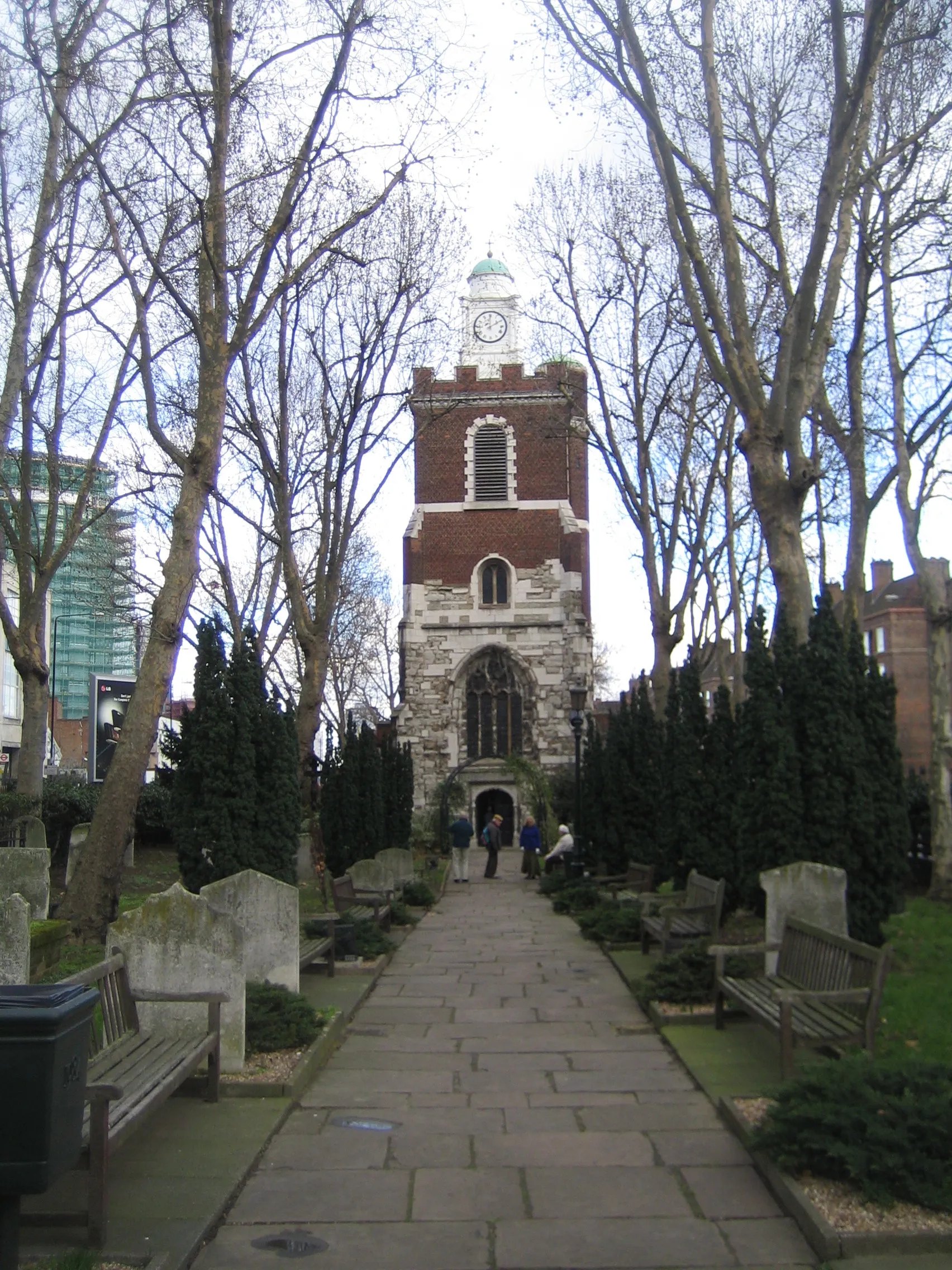 Photo showing: Parish church of St Mary with Holy Trinity, Bow Road, London E3, seen from west-southwest