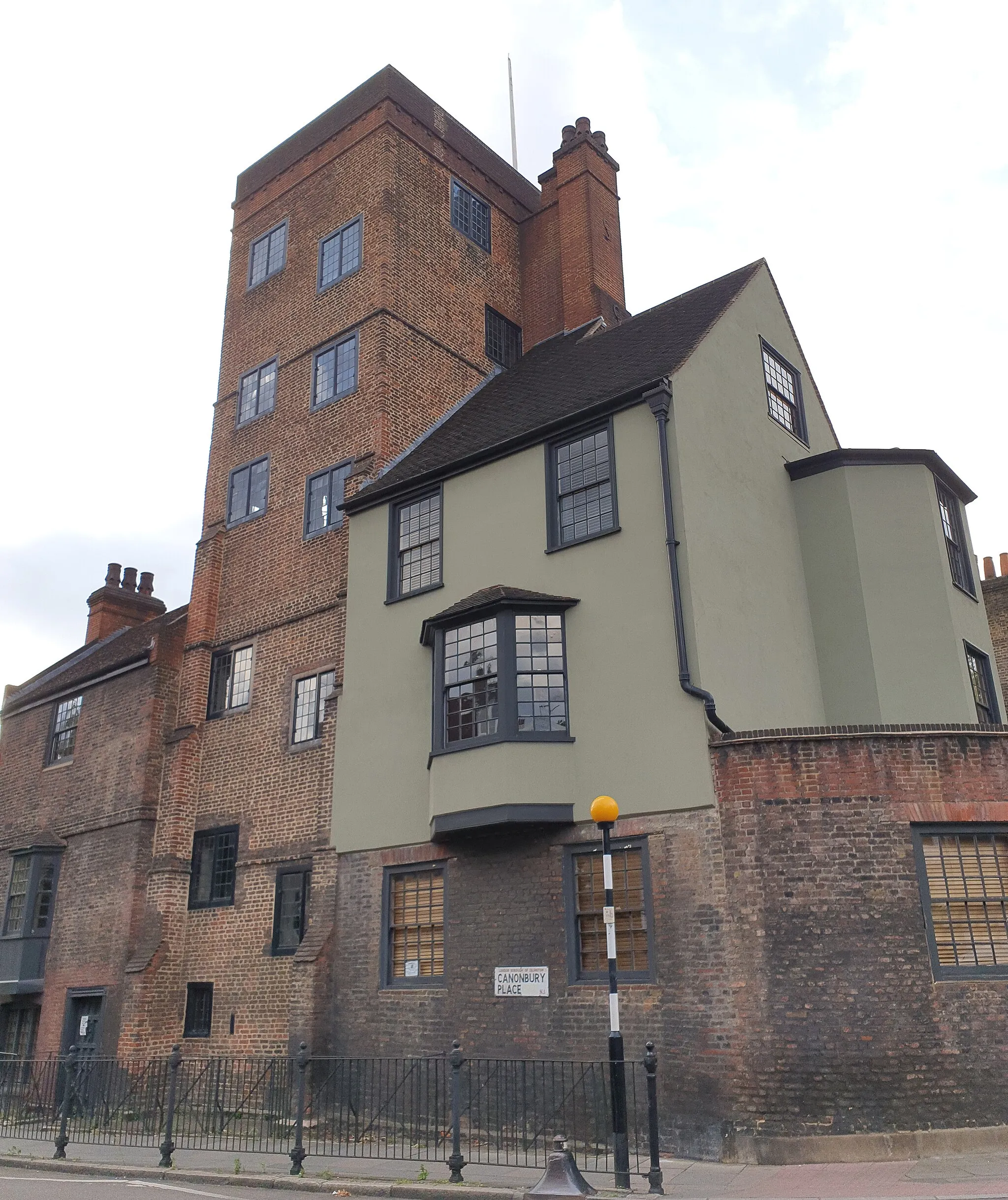 Photo showing: Canonbury Tower