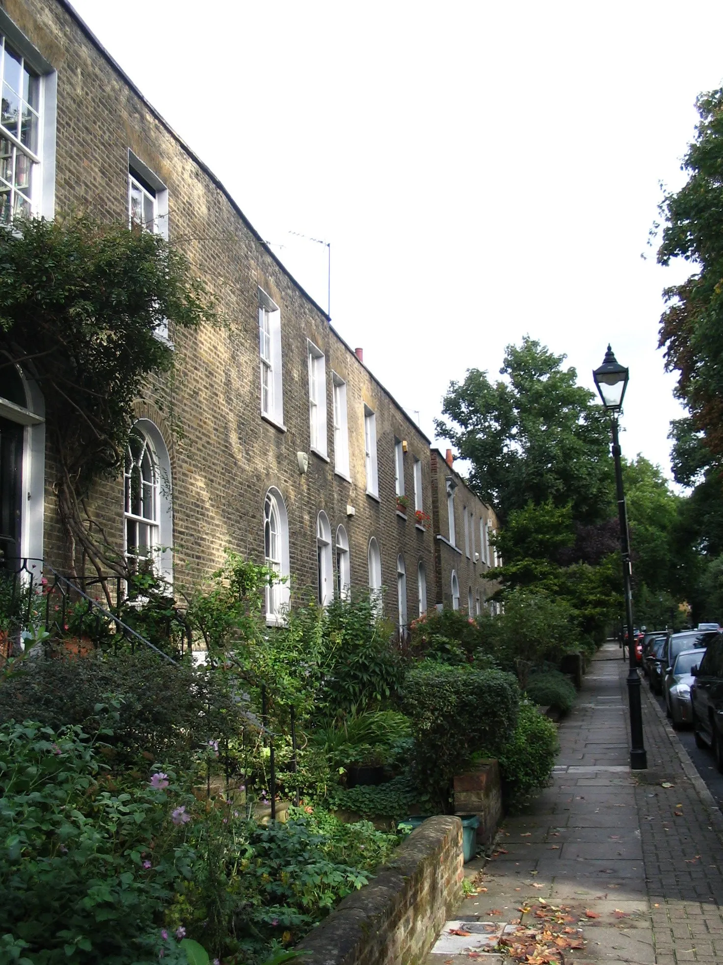 Photo showing: Alwyne Villas, west side from the South