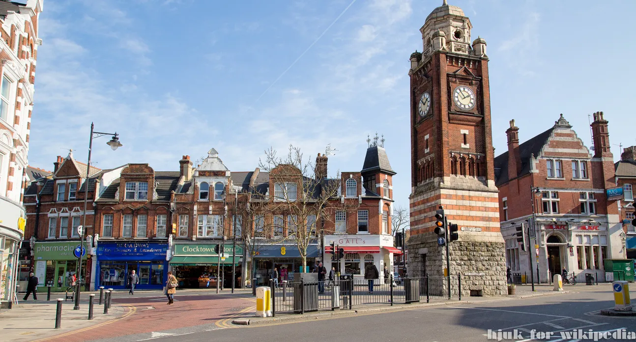 Photo showing: Crouch End Broadway with Clocktower