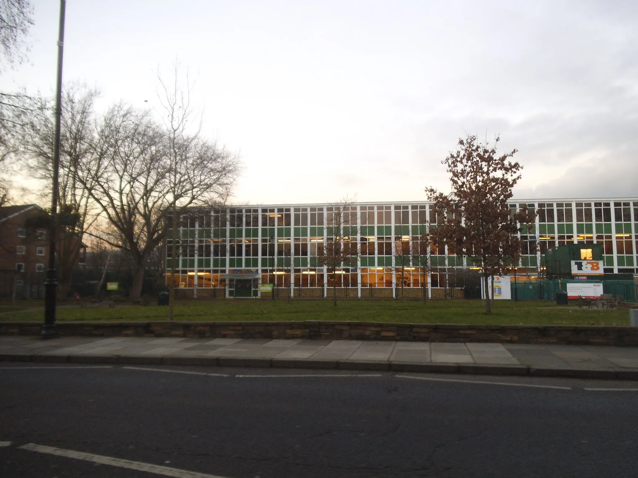 Photo showing: St Mary's primary school, Hornsey High Street