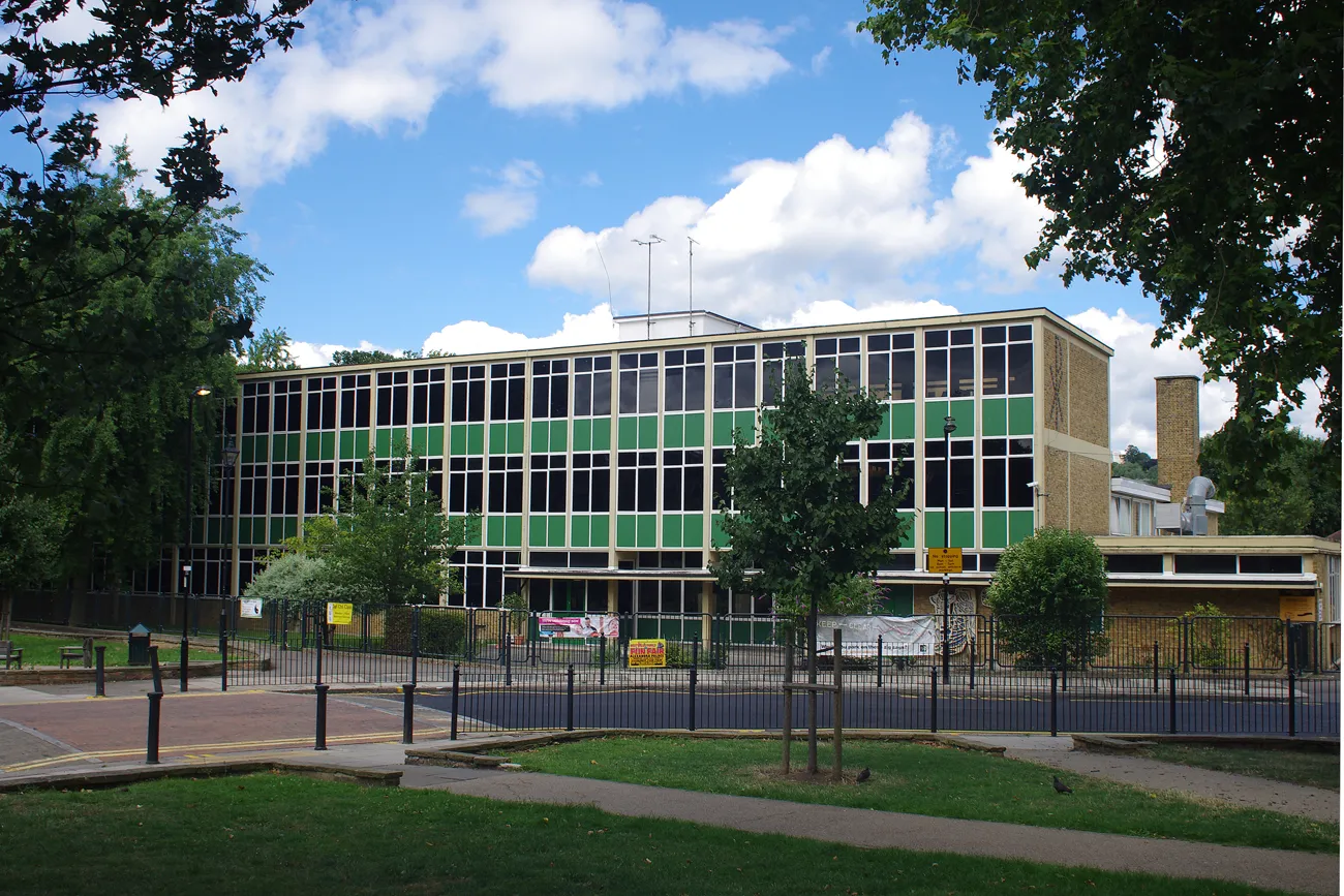 Photo showing: St Mary's CE Primary School, Hornsey