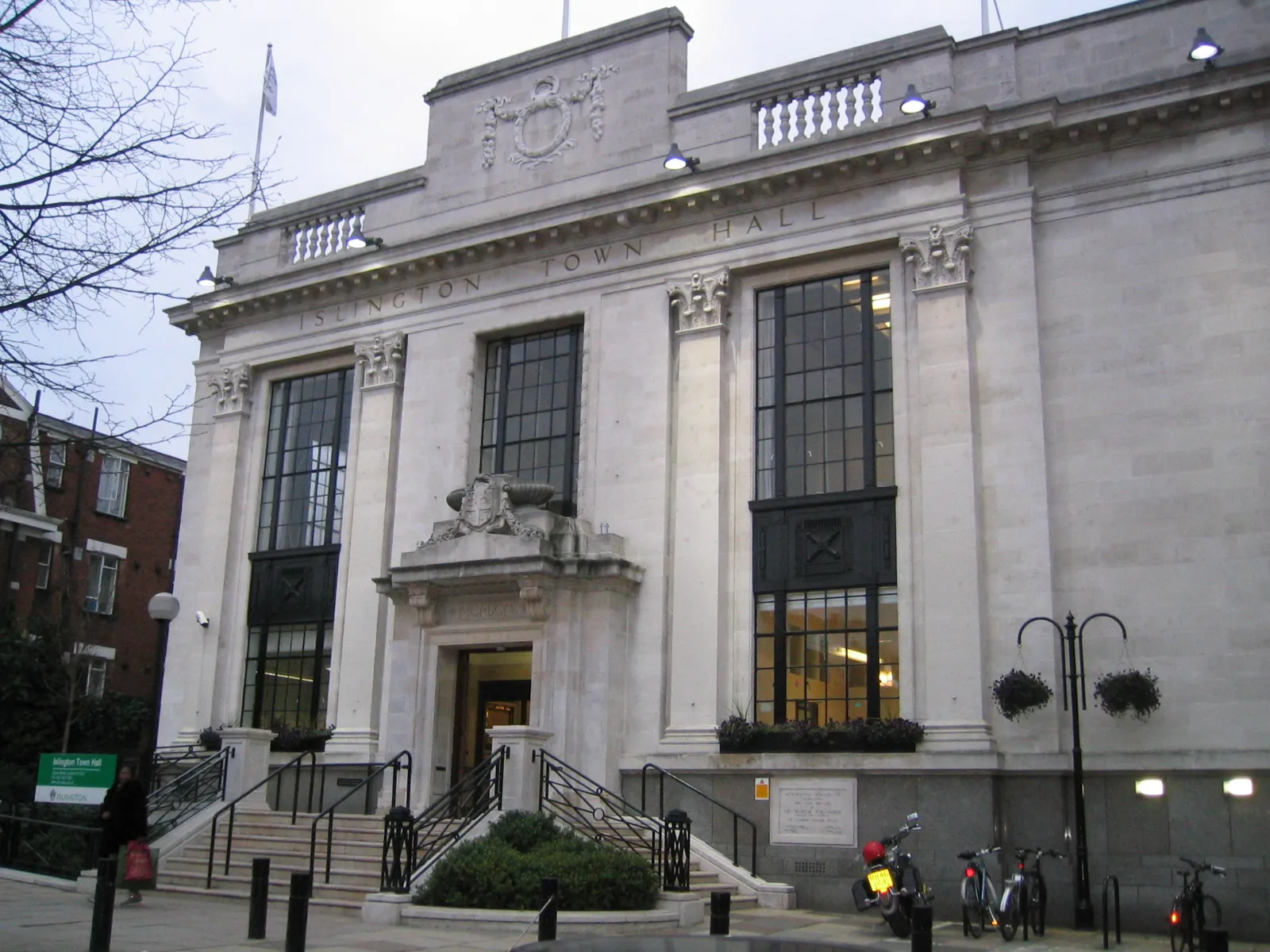 Photo showing: The Town Hall in en:Islington, en:London. Photo taken by me 2005-03-09.