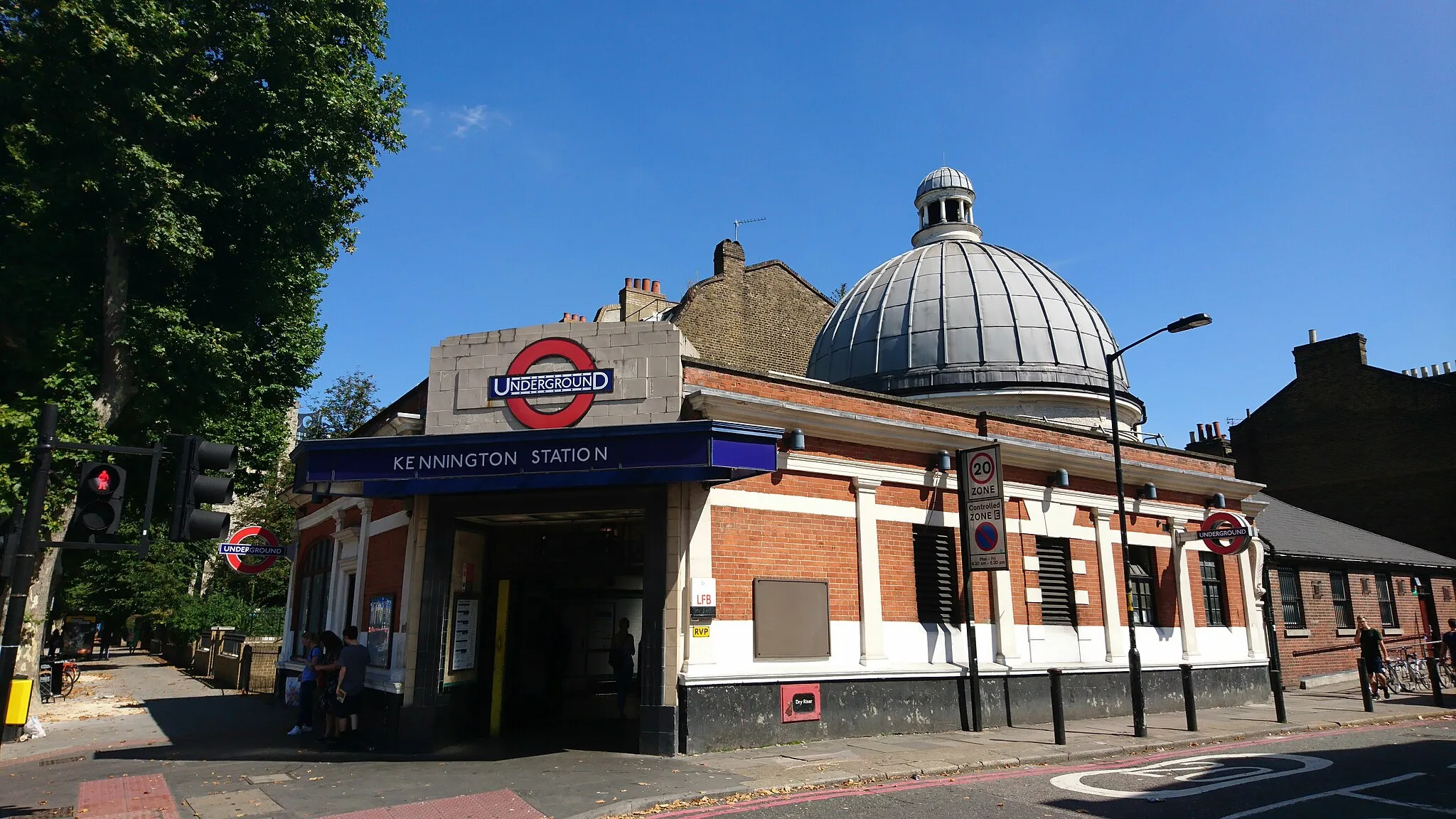 Photo showing: Kennington tube station