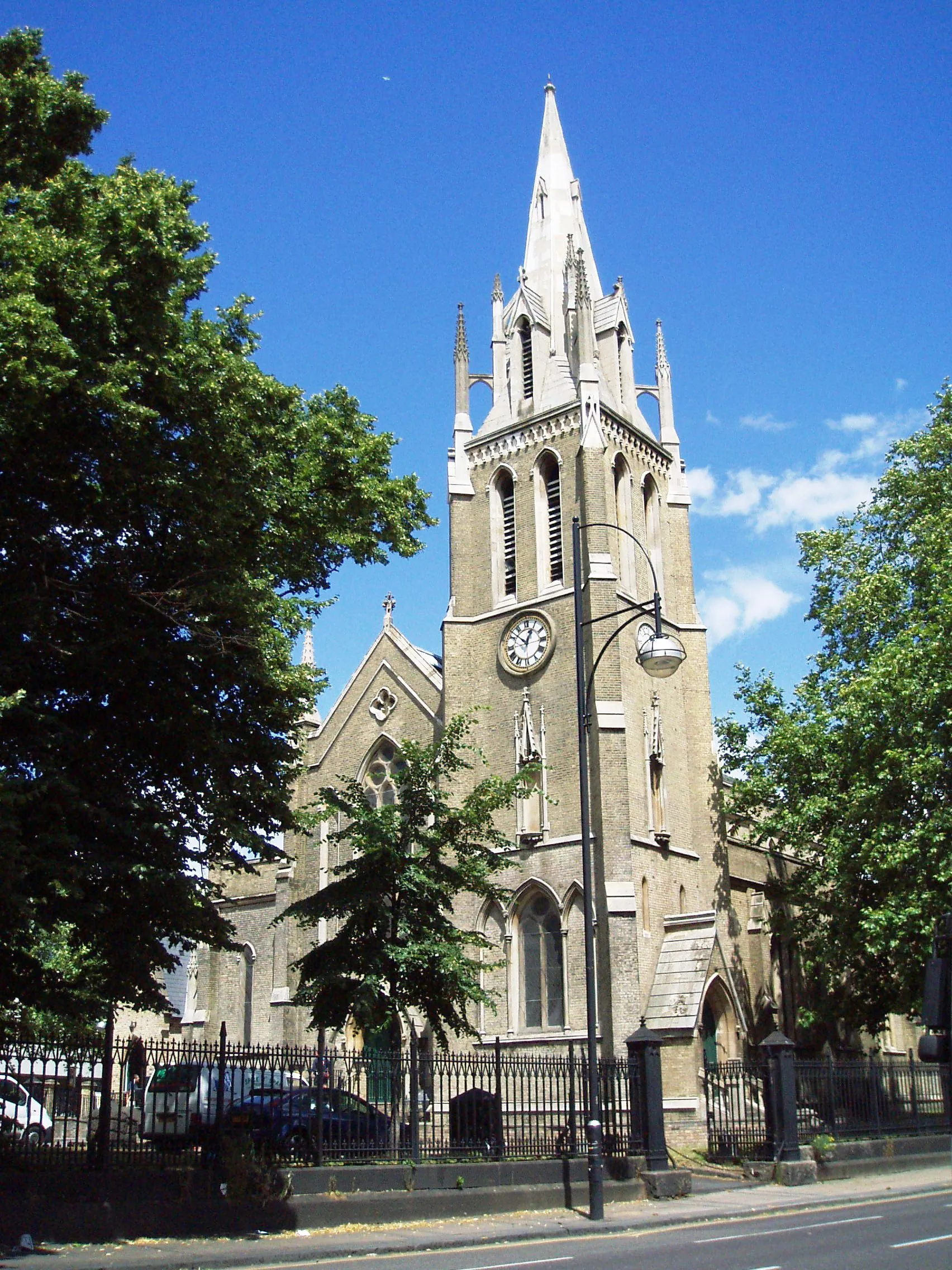 Photo showing: St John's Church, Stratford. St John's Church, Stratford - the recording venue for Scum and (later) Hex.