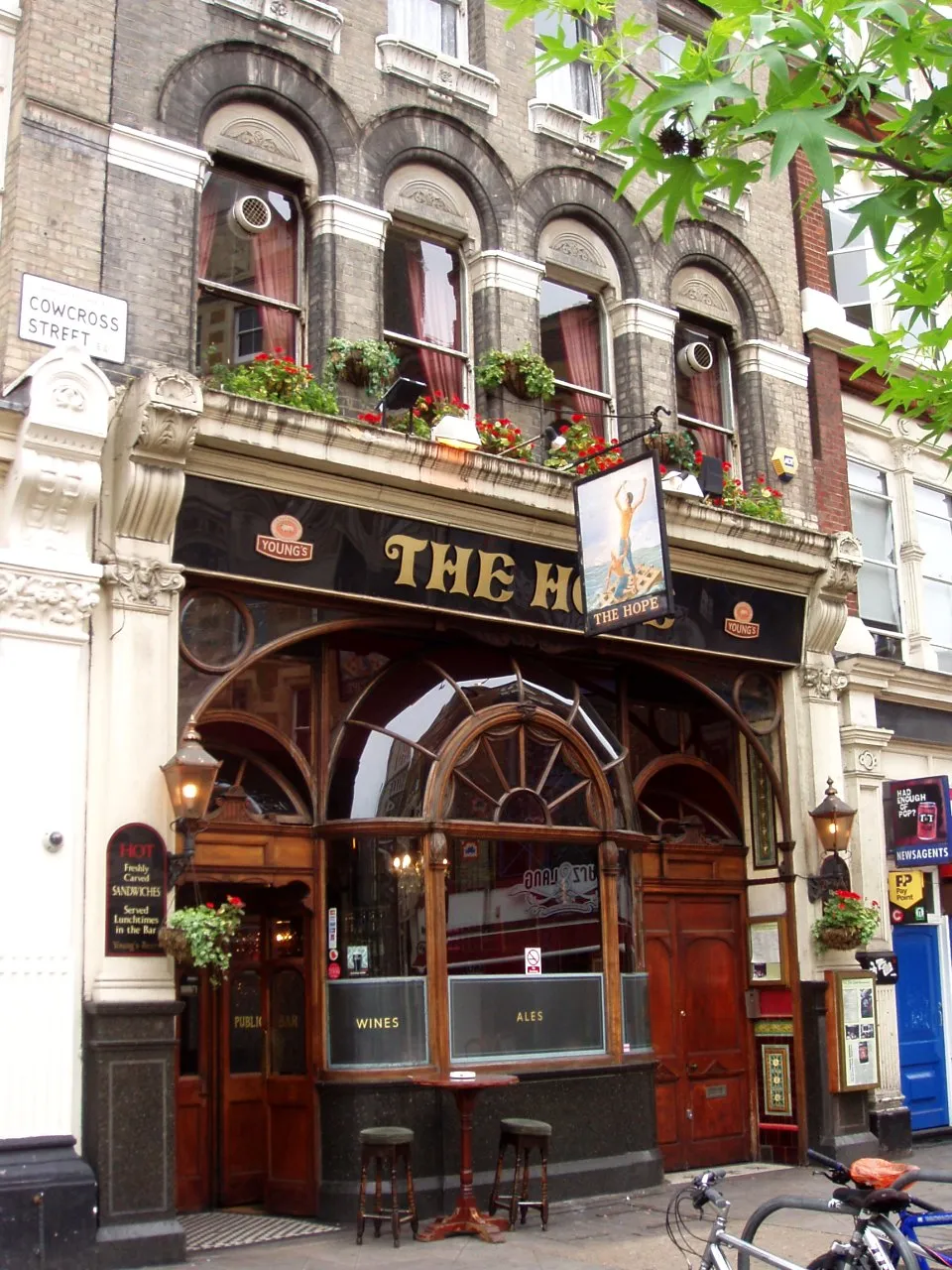 Photo showing: A pub on Cowcross St near Smithfield Meat Market.
Address: 94 Cowcross Street.
Former Name(s): The Hope and Sirloin (well, that's what BITE calls it).
Owner: Young's (possibly a former owner?).
Links:

London Pubology