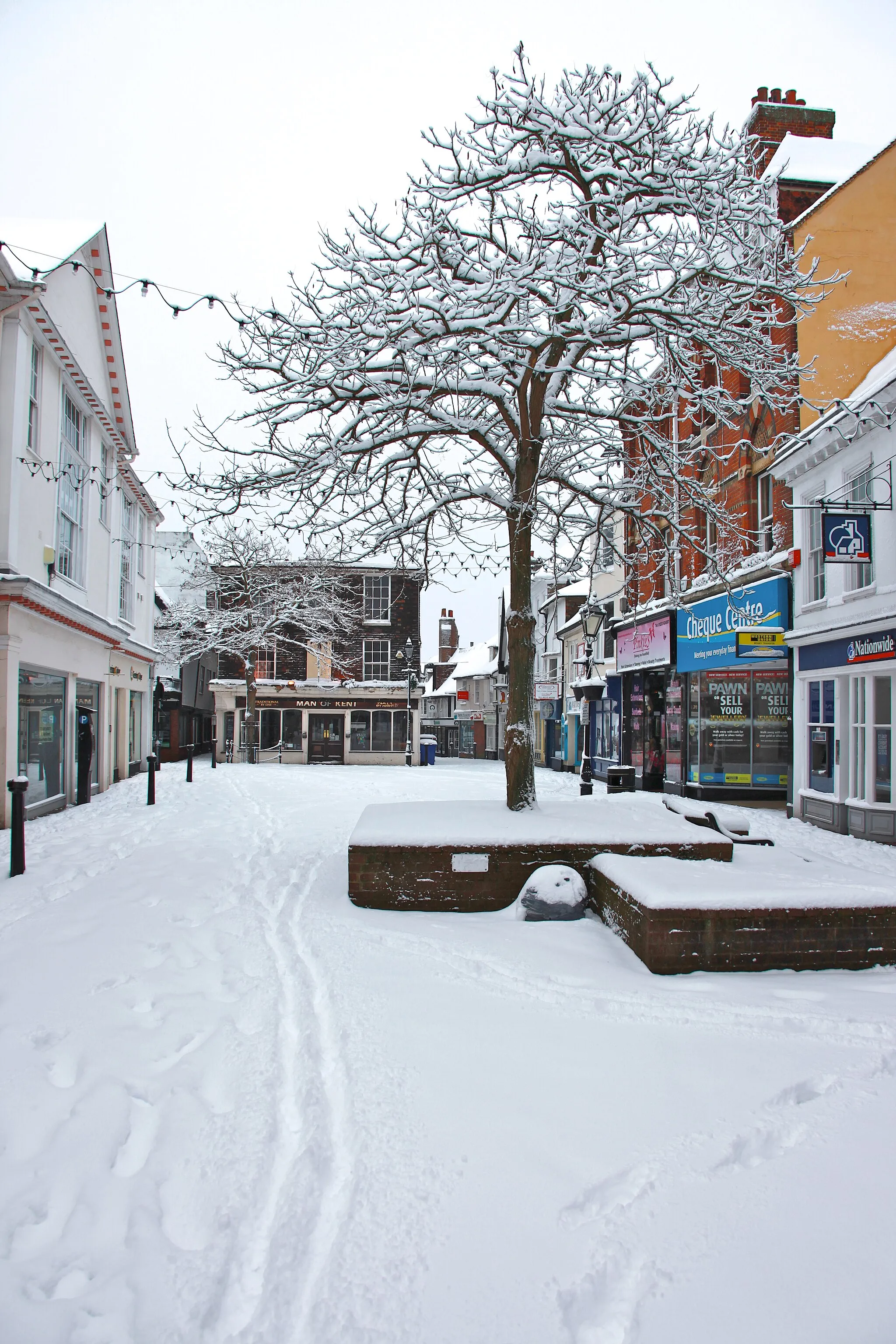 Photo showing: Snow on the High Street of Ashford, Kent (February 2012)