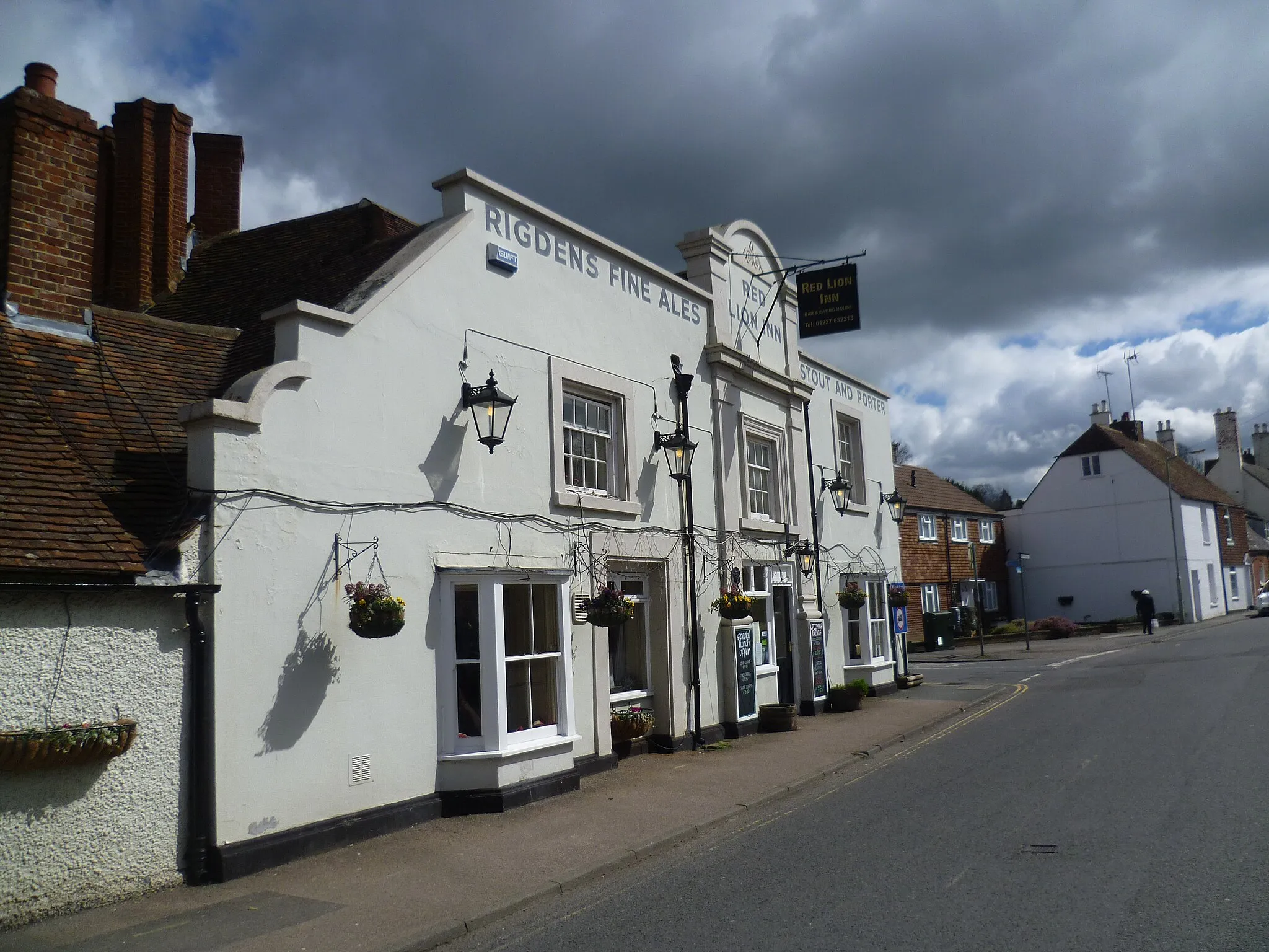 Photo showing: Red Lion Inn, High Street, Bridge