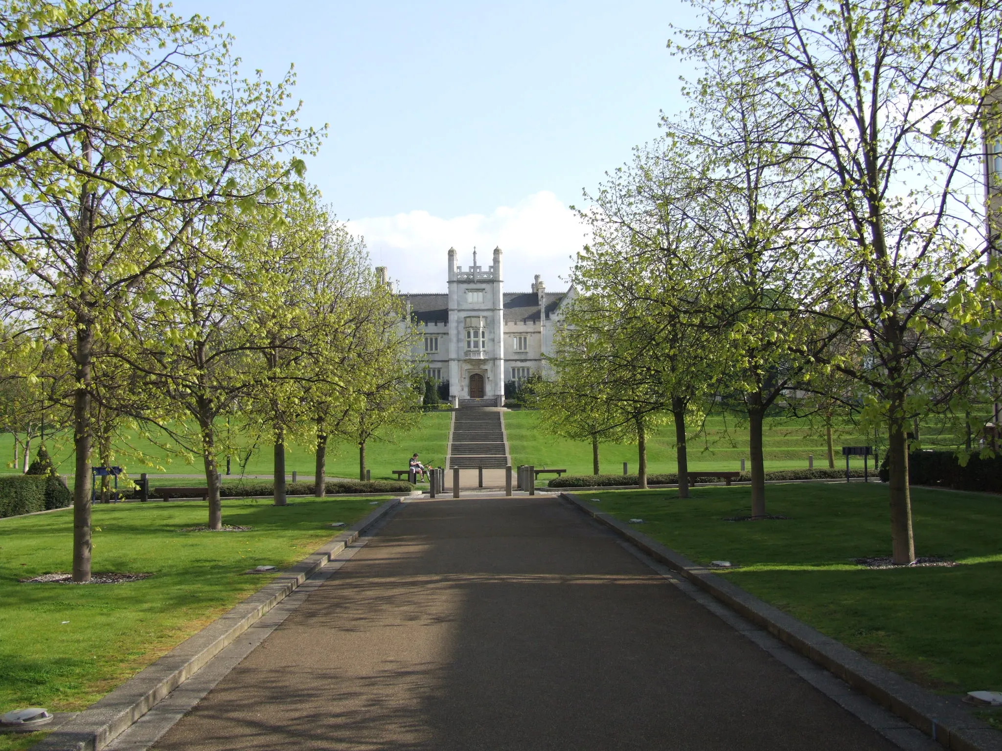 Photo showing: Greenhithe, Kent in April 2008.
Ingress Abbey (1831) designed by Charles Moreing,formerly HMSWorcester and the Incorporated Thames Nautical Training College, now the centre of Ingress Park housing development.

Camera location 51° 27′ 14.04″ N, 0° 17′ 17.16″ E View this and other nearby images on: OpenStreetMap 51.453900;    0.288100