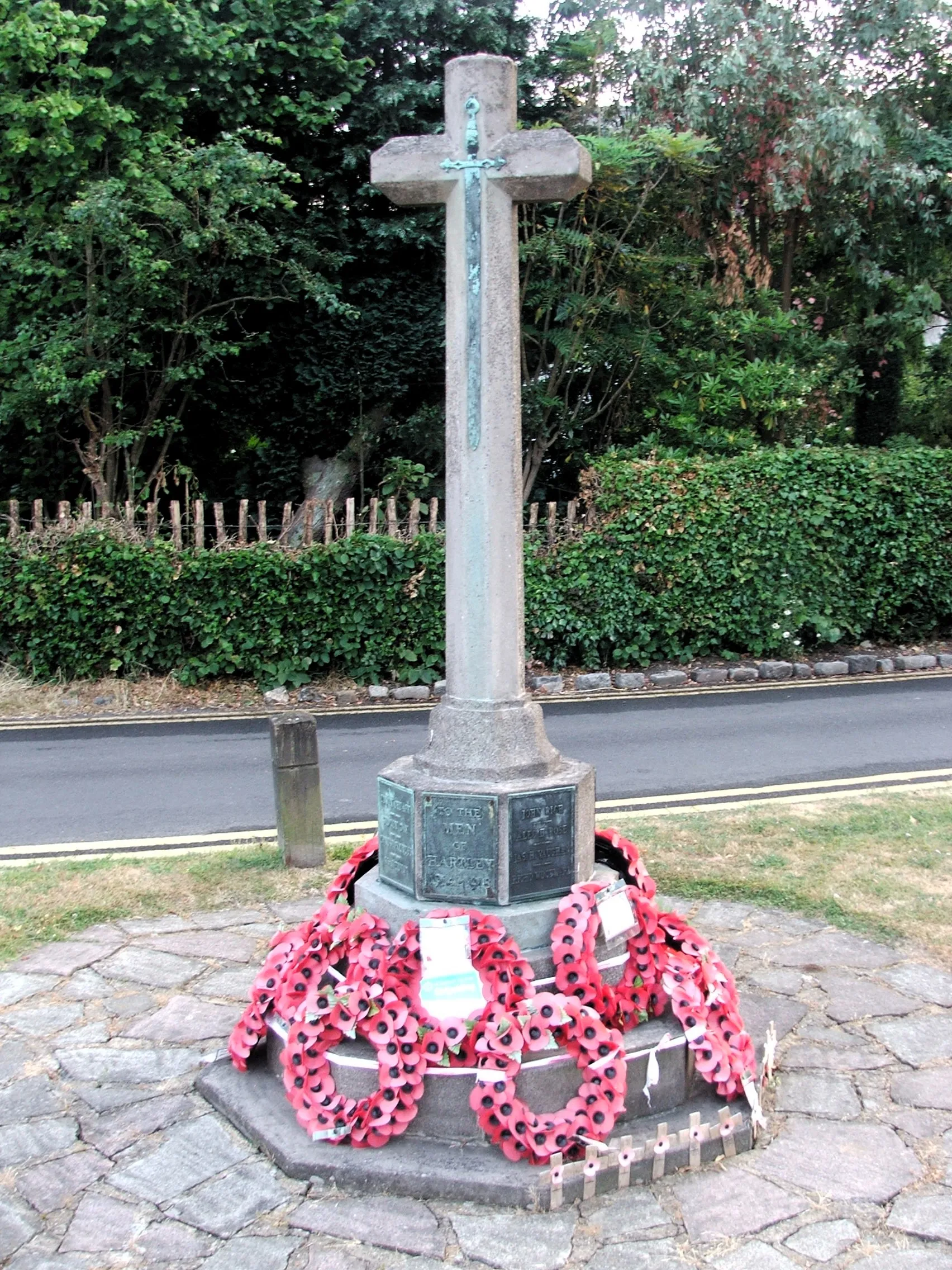 Photo showing: Hartley War Memorial