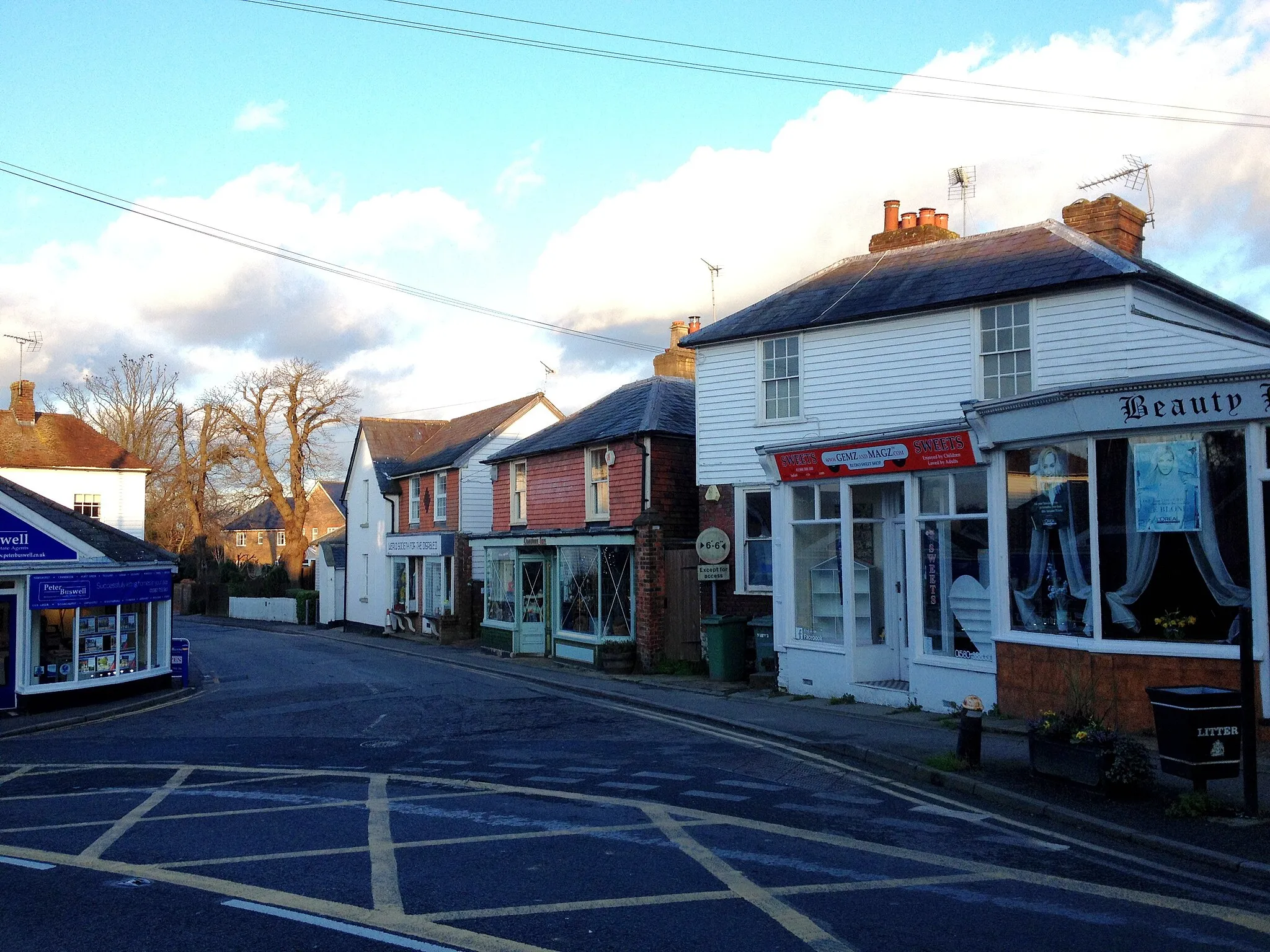 Photo showing: Ockley Road, Hawkhurst