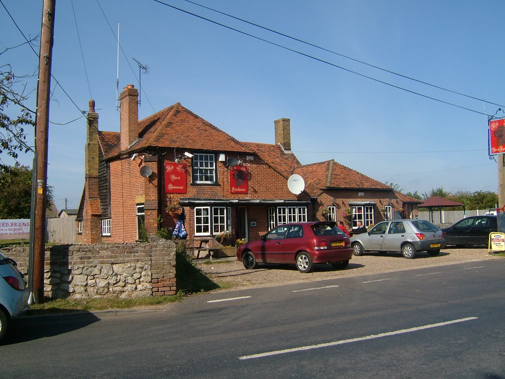 Photo showing: High Halstow is a village   on the Hoo peninsula in Kent.
Pub - The Red dog.

Camera location 51° 26′ 53.52″ N, 0° 33′ 38.16″ E View this and other nearby images on: OpenStreetMap 51.448200;    0.560600