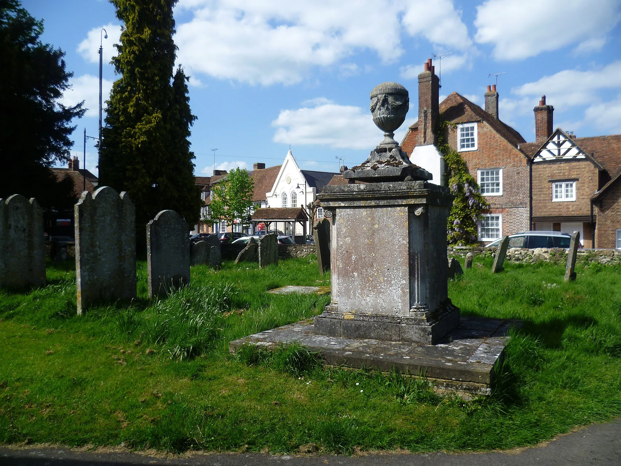 Photo showing: View from the porch of St Mary's Church, Lenham