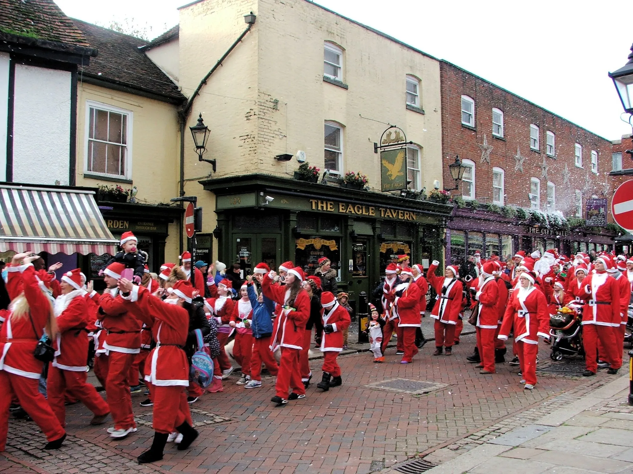 Photo showing: Parade, Santa Fun Run, High Street, Rochester