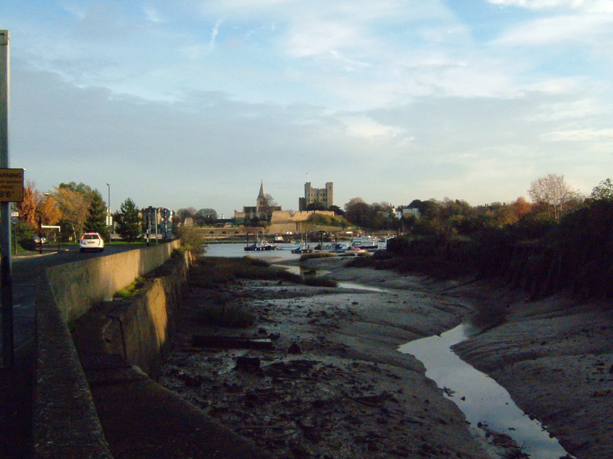 Photo showing: Jane's creek in 2006 is sandwiched between the Civic Centre and a Morrison's Supermarket, but previously was a centre of Strood's maritime life. Here we are looking along the creek, over the Medway towards Rochester Cathedral and castle.

Camera location 51° 23′ 35.52″ N, 0° 29′ 41.64″ E View this and other nearby images on: OpenStreetMap 51.393200;    0.494900