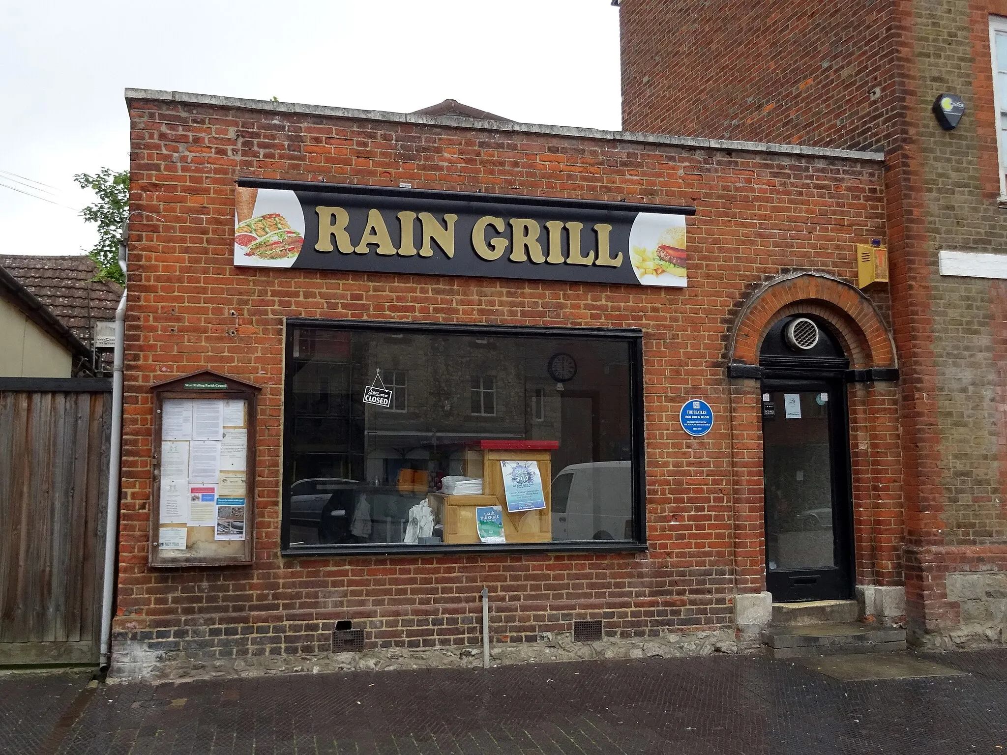 Photo showing: "The Beatles 1960s rock band filmed the start of The Magical Mystery Tour here 1967" - Rain Grill, 90 High Street, West Malling, Kent  ME19 6NE