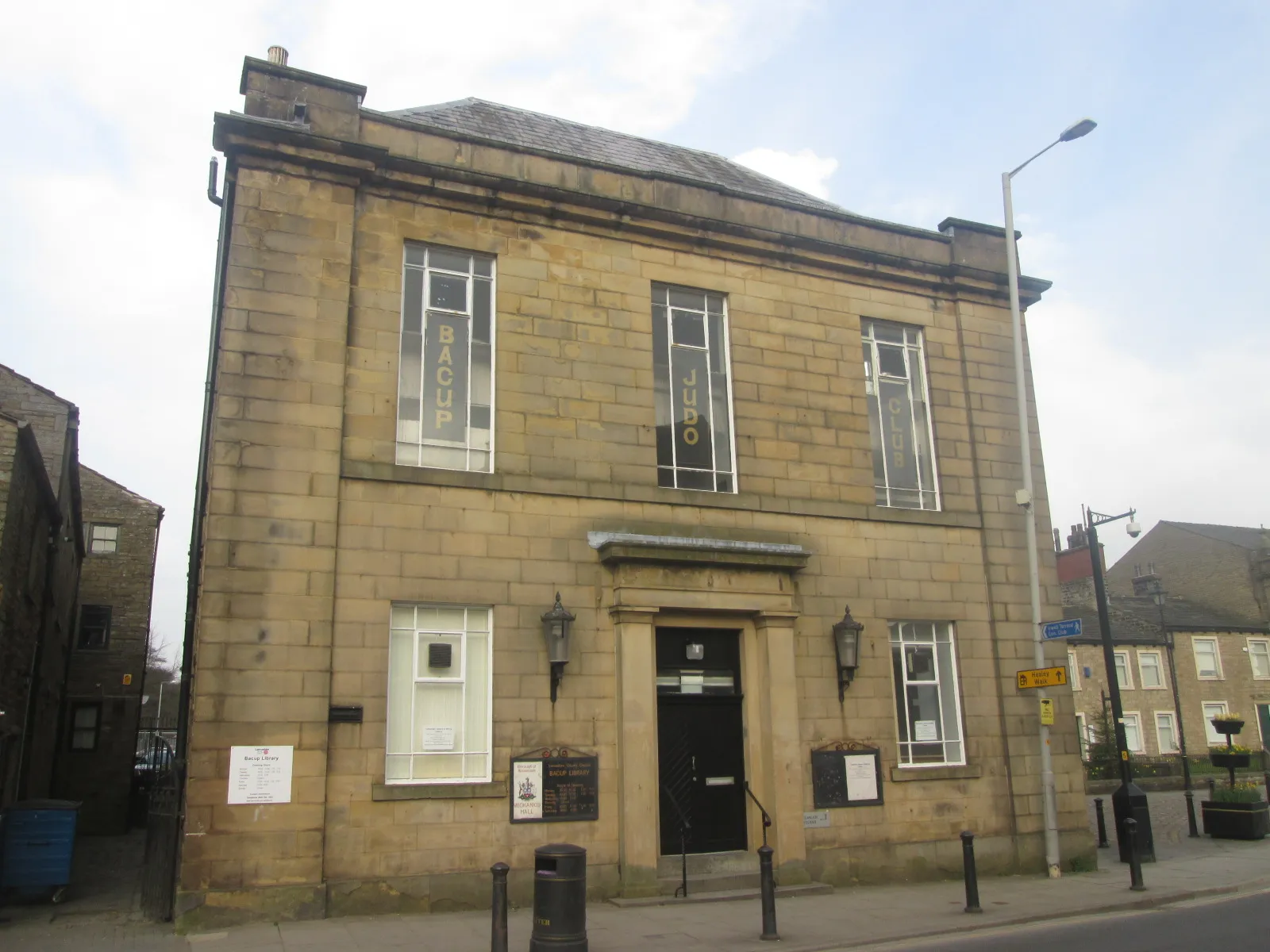 Photo showing: Bacup Library