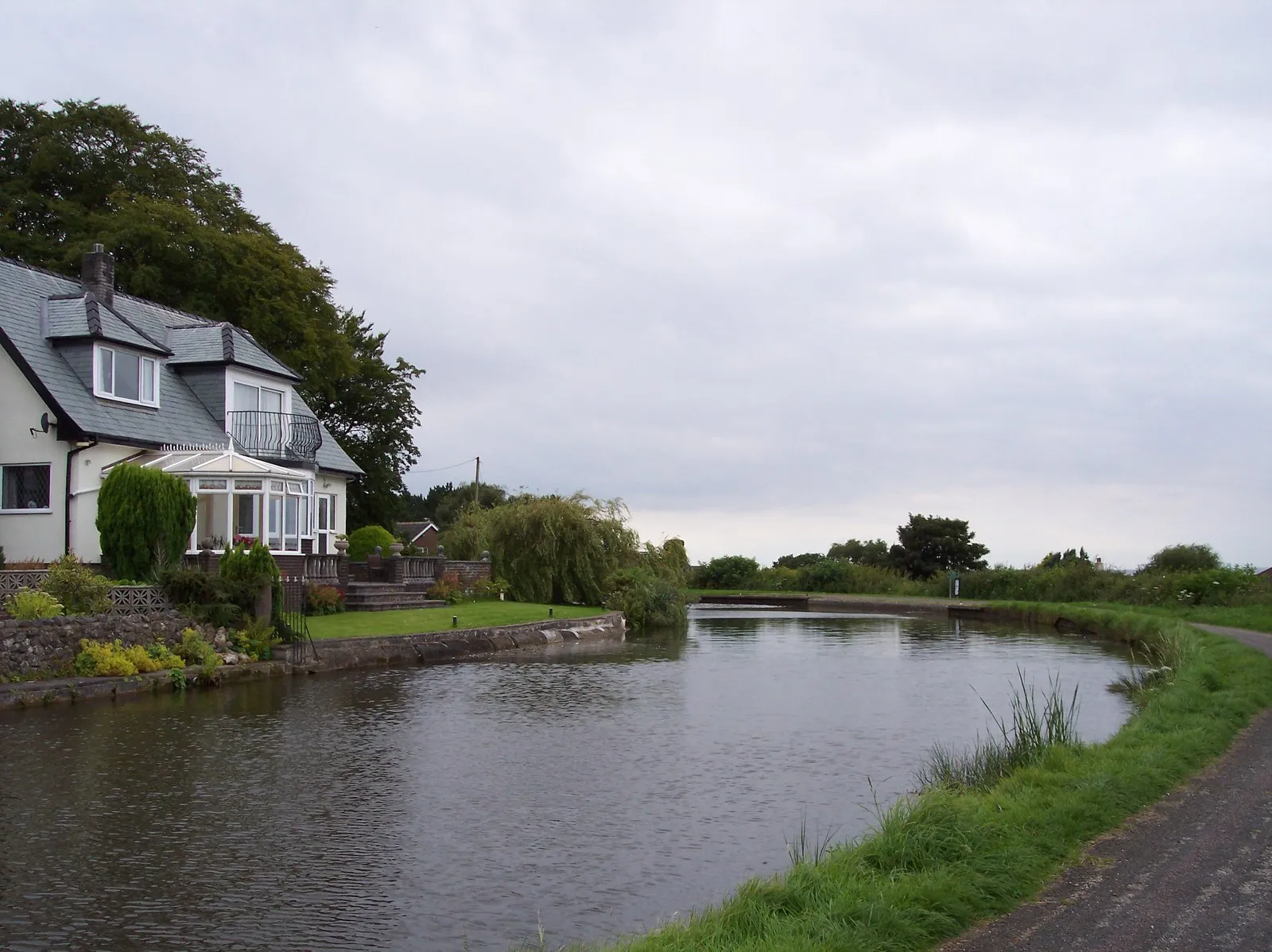 Photo showing: The Lancaster Canal at Bolton Town End