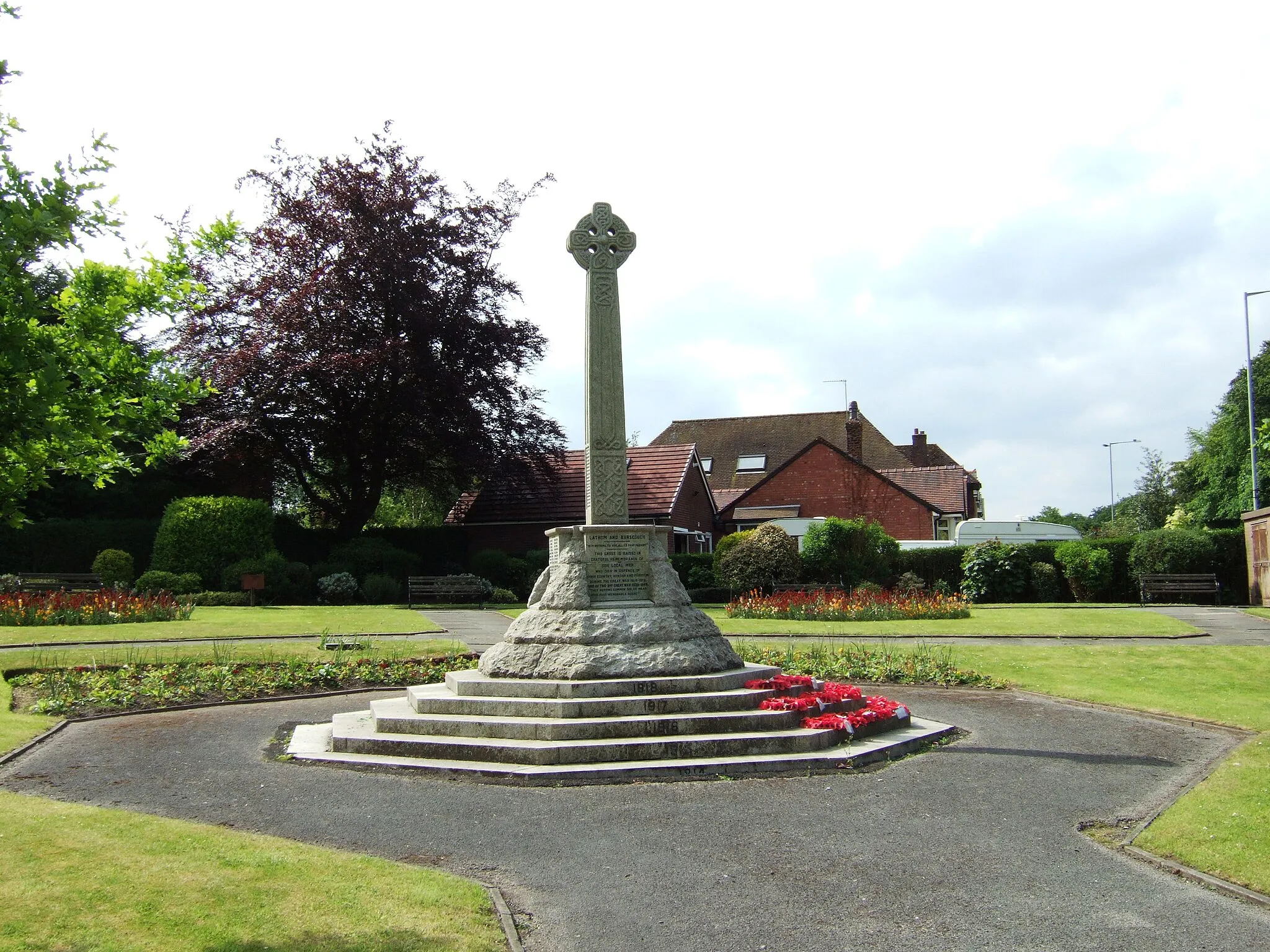 Photo showing: Lathom and Burscough war memorial in the Garden of Remembrance, on Liverpool Road, Burscough.