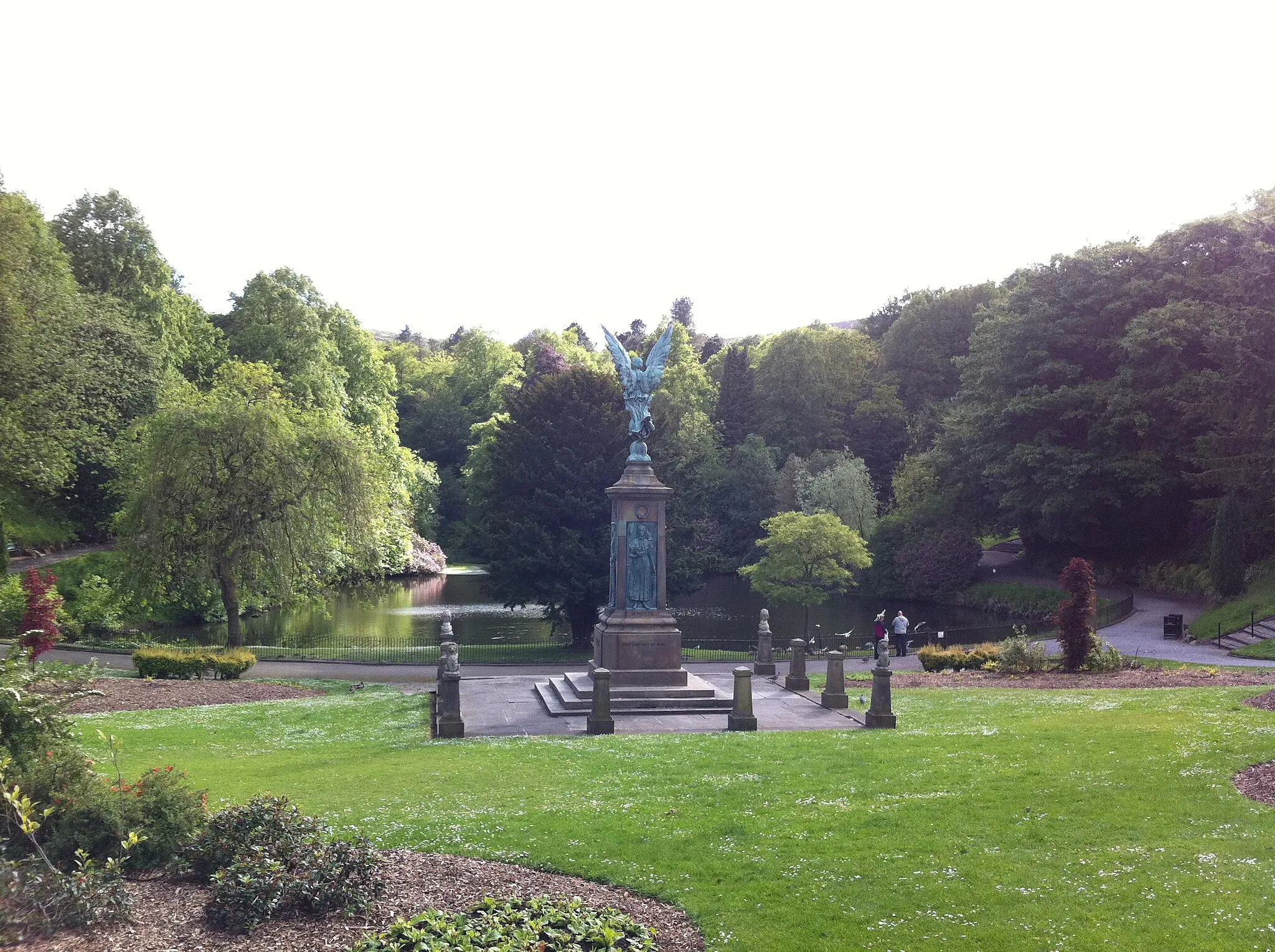 Photo showing: Bold Venture Park including war memorial