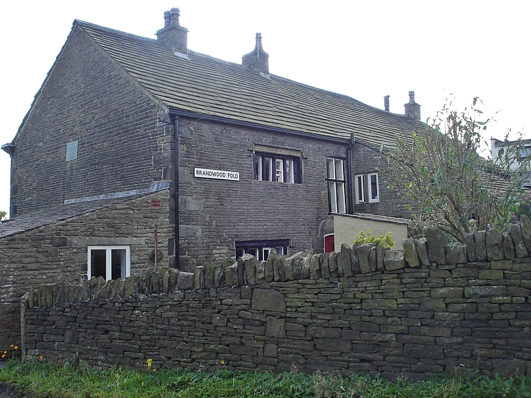 Photo showing: Brandwood Fold, Edgworth, near Bolton. Grade II* listed. Birthplace of Sir Thomas Barlow, physician to Queen Victoria.