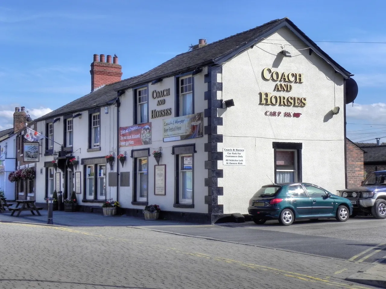 Photo showing: Coach and Horses, Freckleton