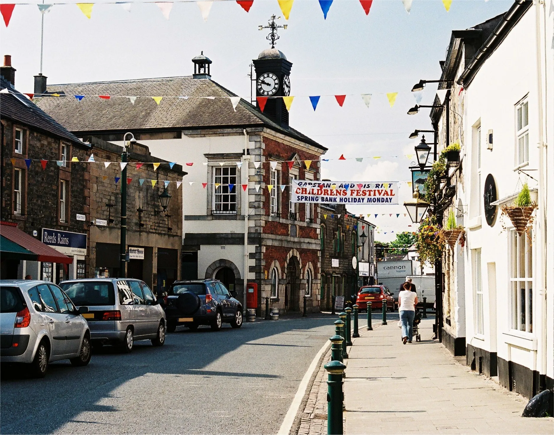 Photo showing: Garstang Town Hall, Lancashire, England viewed from High Street.