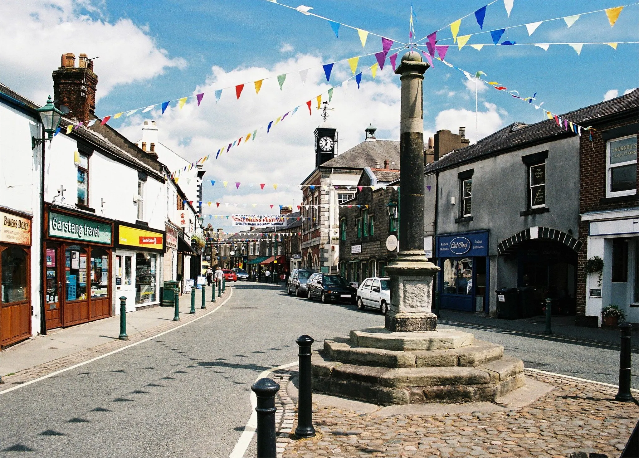 Photo showing: The market cross in Market Place, Garstang, Lancashire, England.