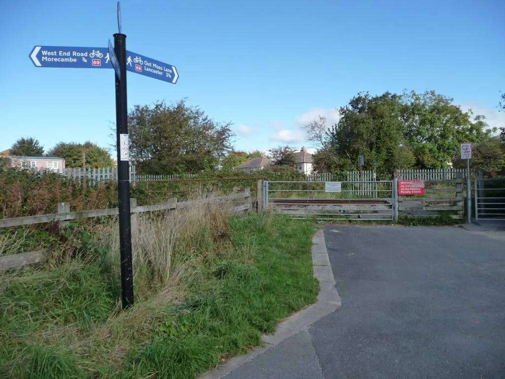 Photo showing: Schola Green Lane signpost