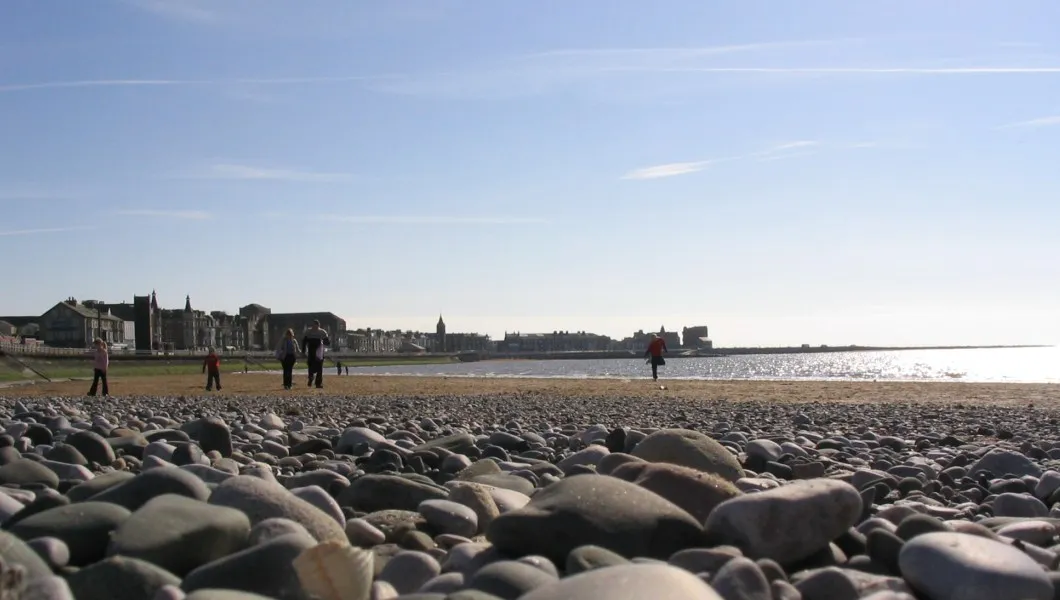 Photo showing: Morecambe Beach looking towards the West End