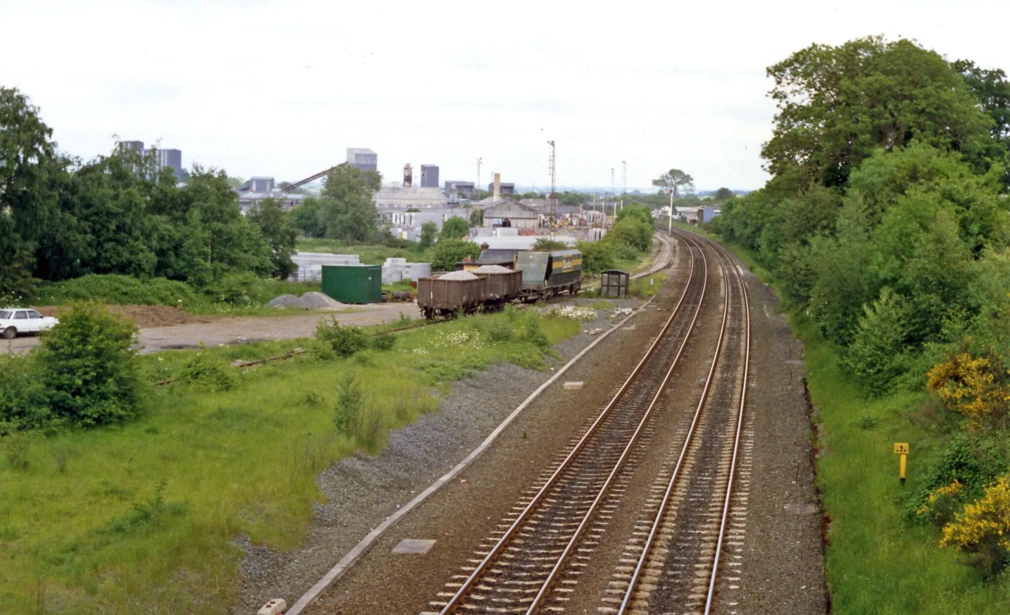 Photo showing: Site of Croft station, 1988.
View eastward, towards Leicester: ex-London & North Western Coventry - Nuneaton - Wigston North Junction - (Leicester) line. The station was closed 4/3/68, but the line is still active Birmingham/Coventry - Nuneaton - Leicester.