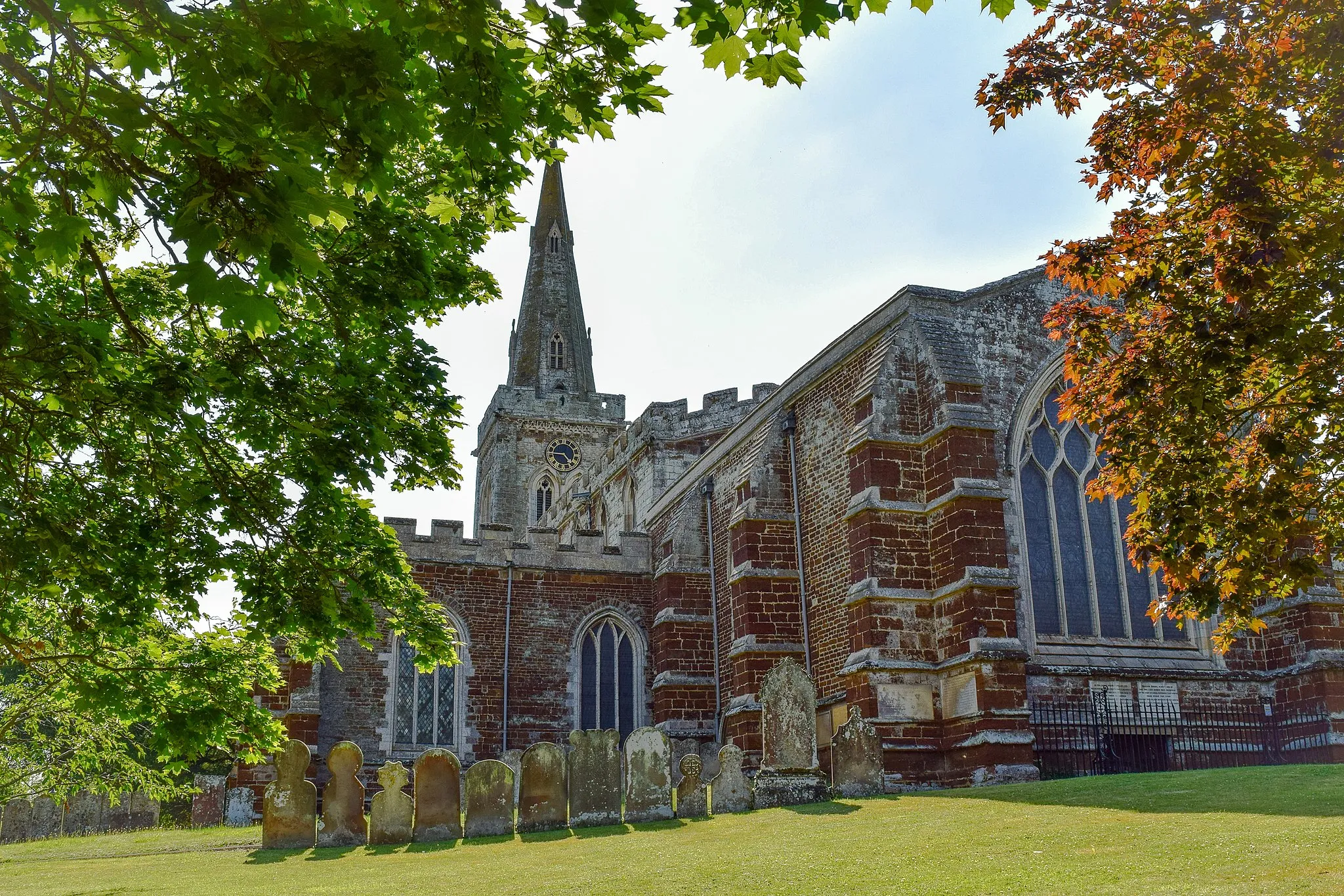 Photo showing: The church of St. Mary the Virgin, Finedon, seen from Church Hill.